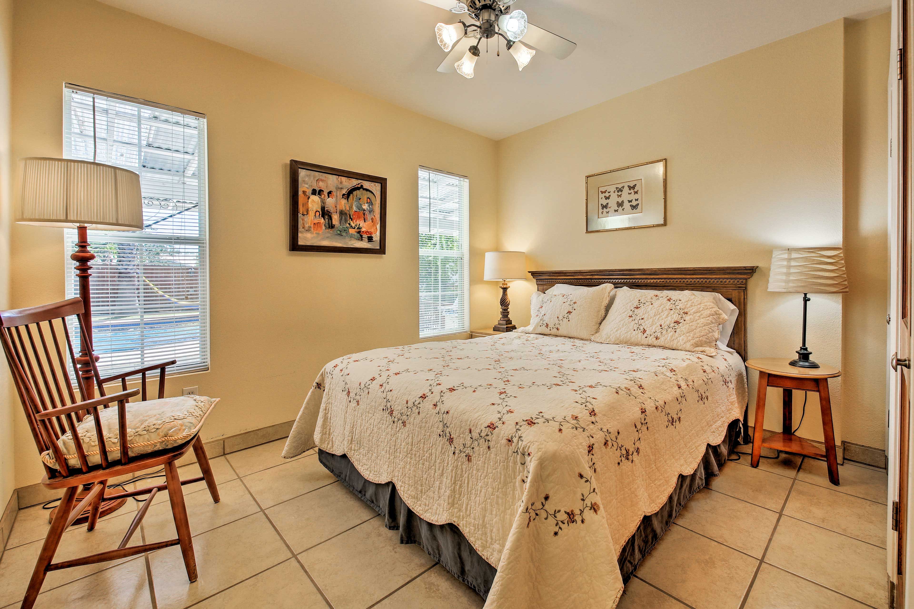 Bedroom 2 | Queen Bed