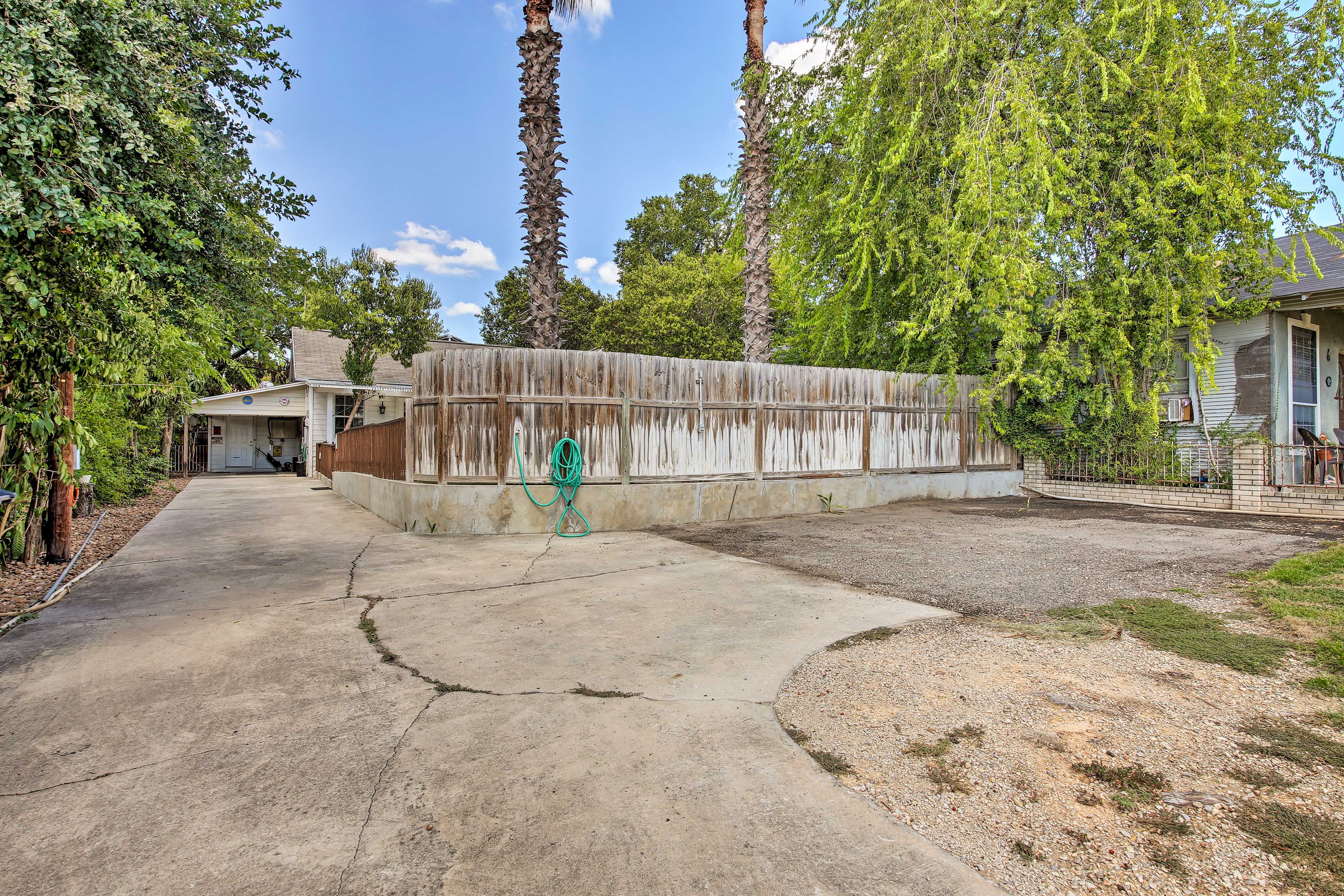 Parking | Carport (1 Vehicle) | Driveway (3 Vehicles)