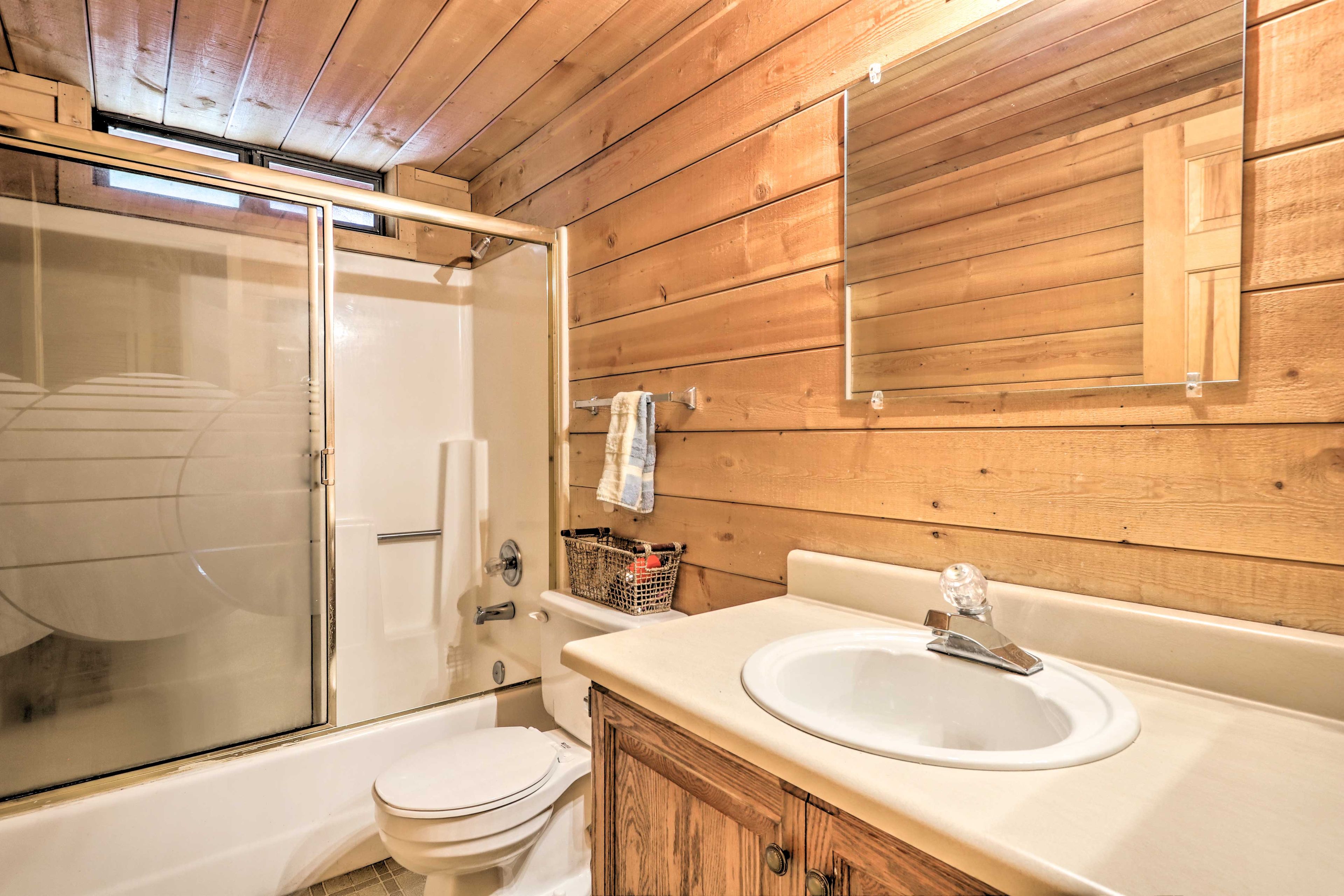 Fresh towels and linens are provided during your stay.