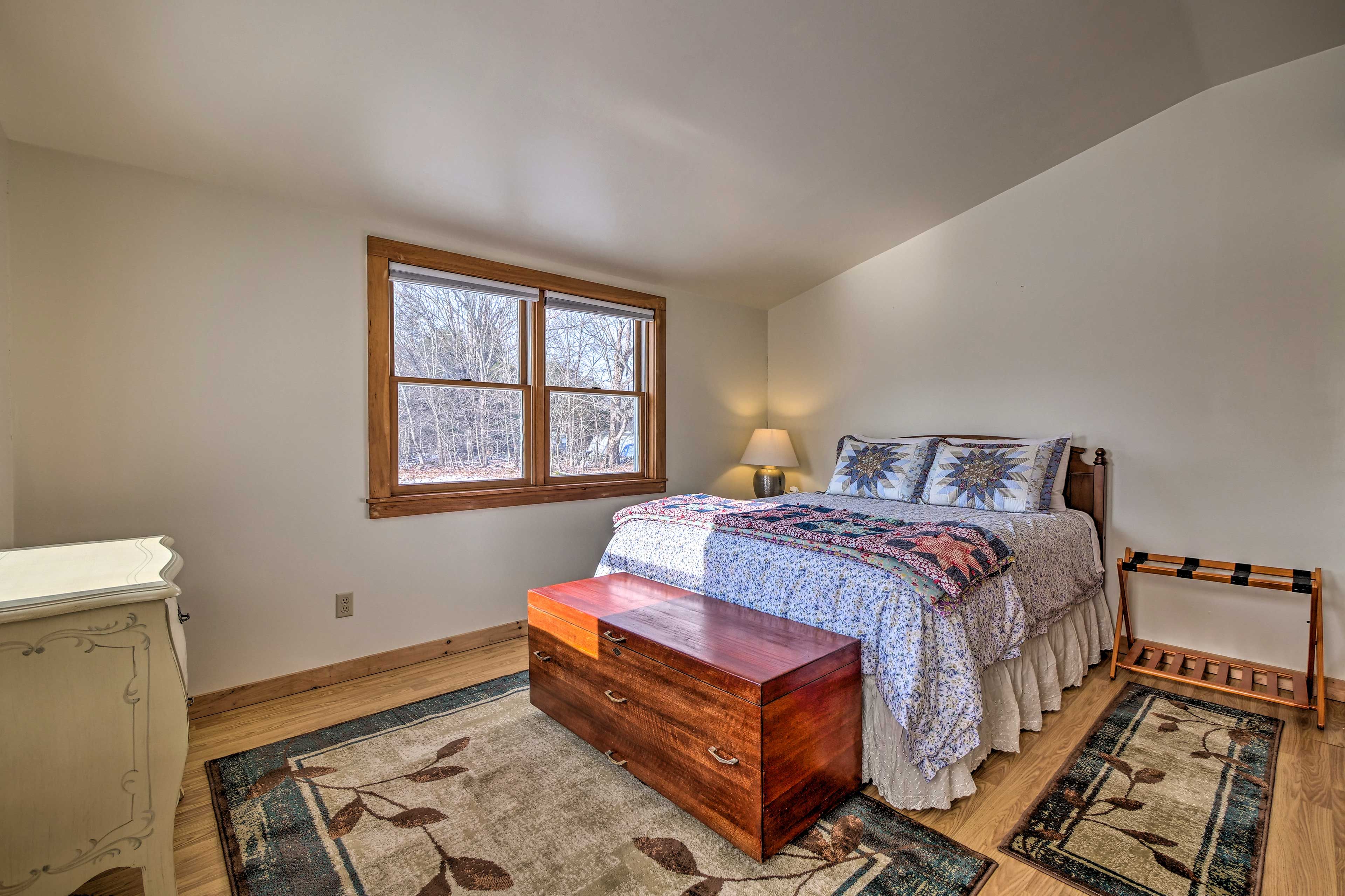 Bedroom 3 | Queen Bed