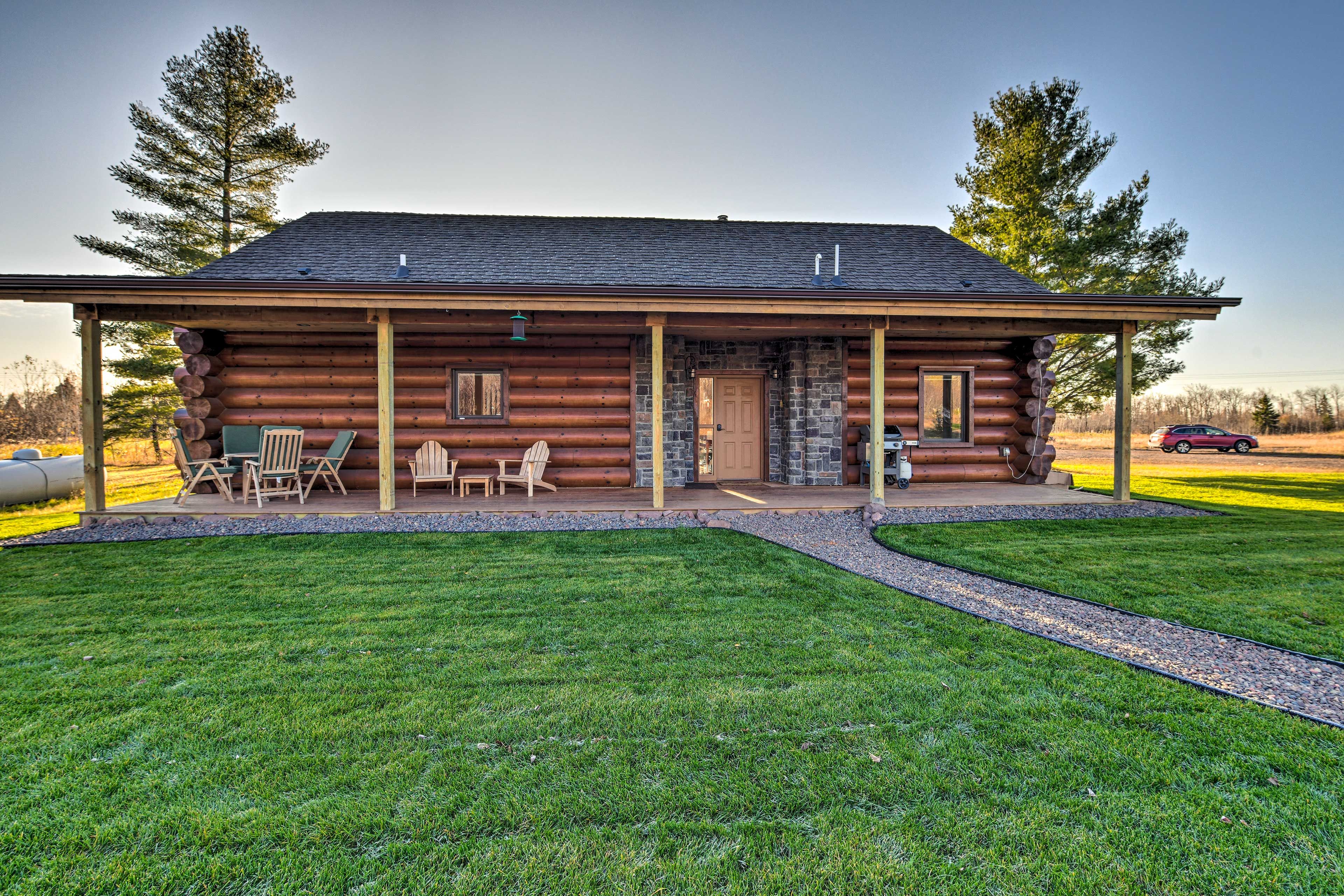 Exterior | Parking | Driveway (3 Vehicles) | Trailer Parking