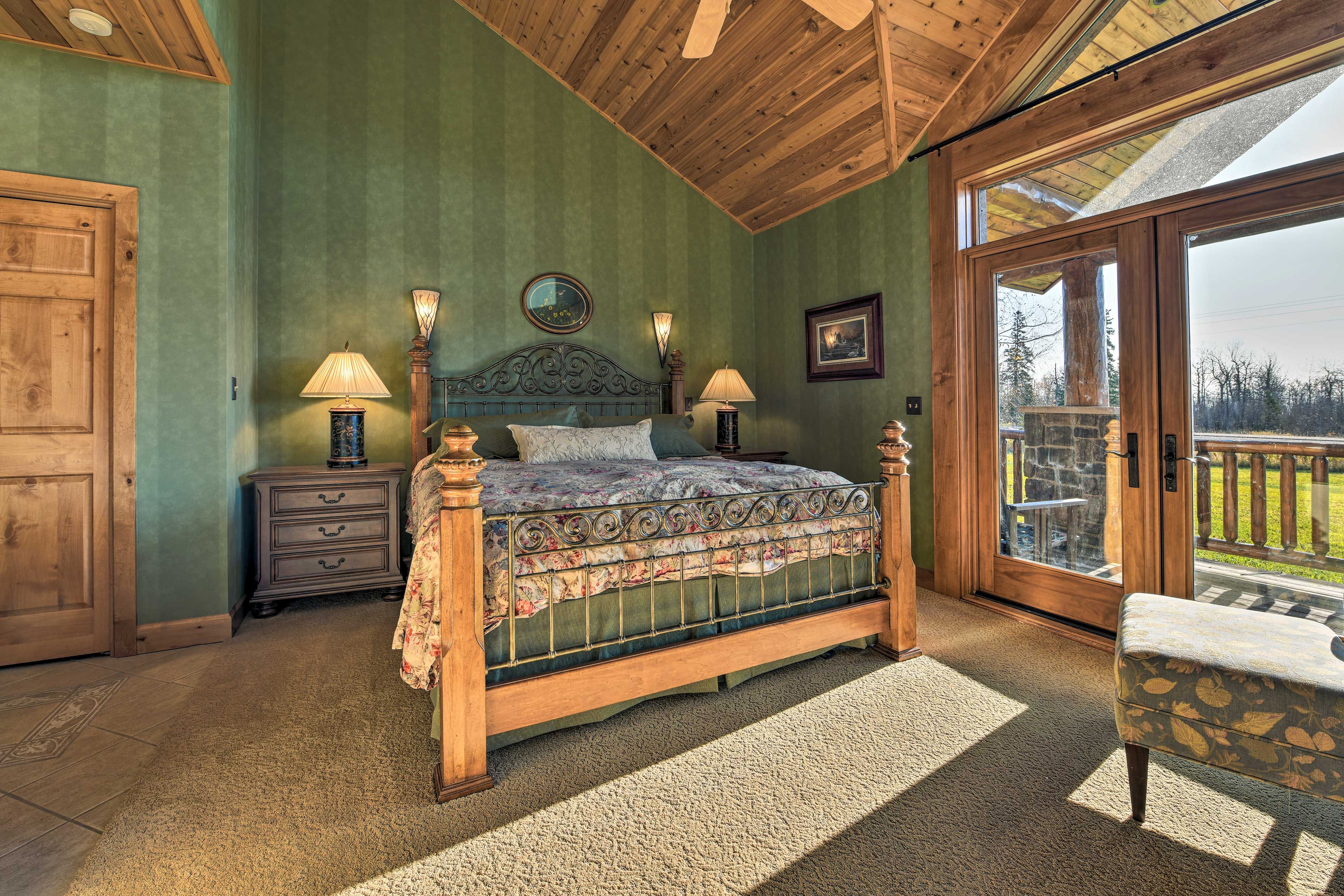 Bedroom 1 | King Bed