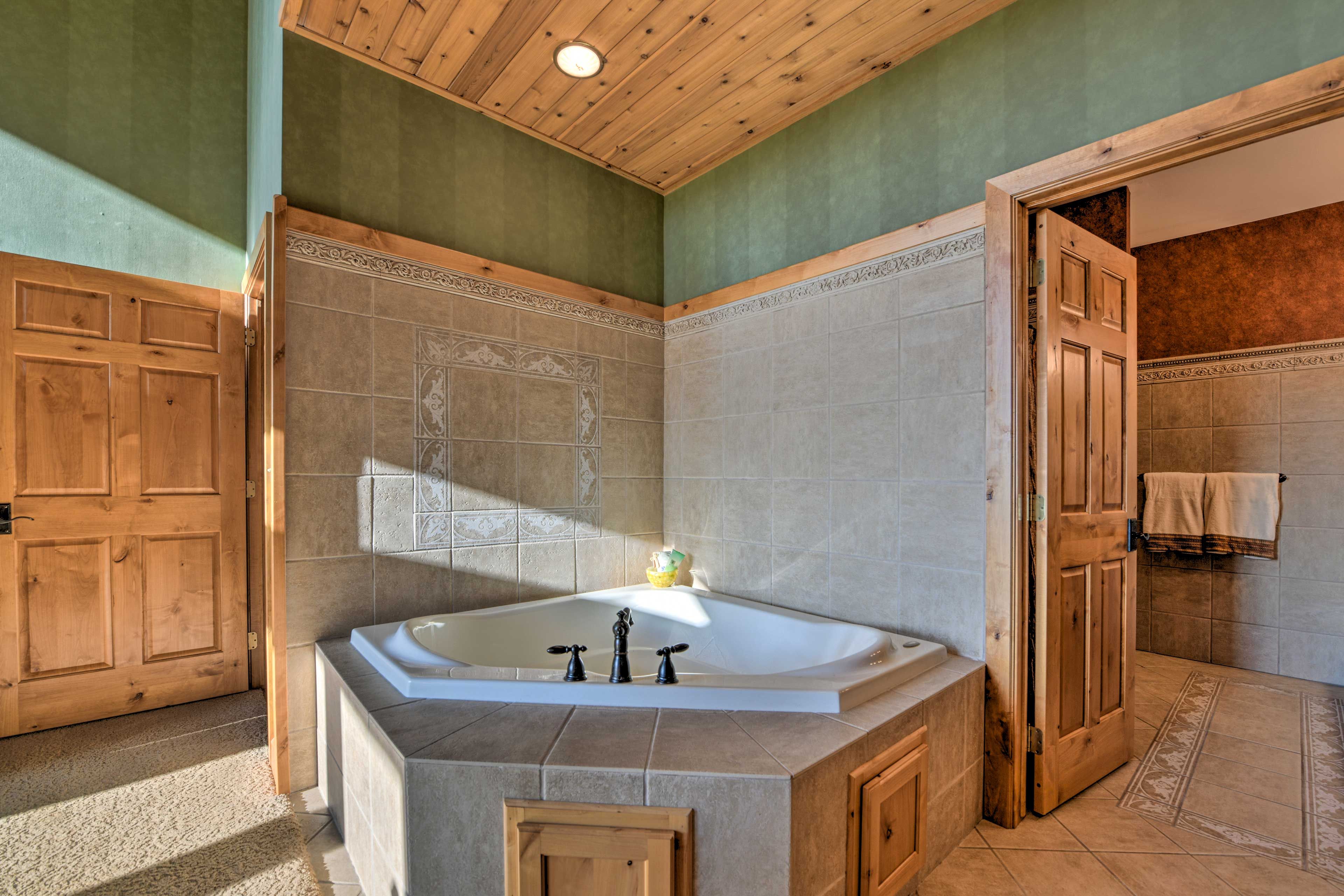 Full Bathroom | Linens & Towels