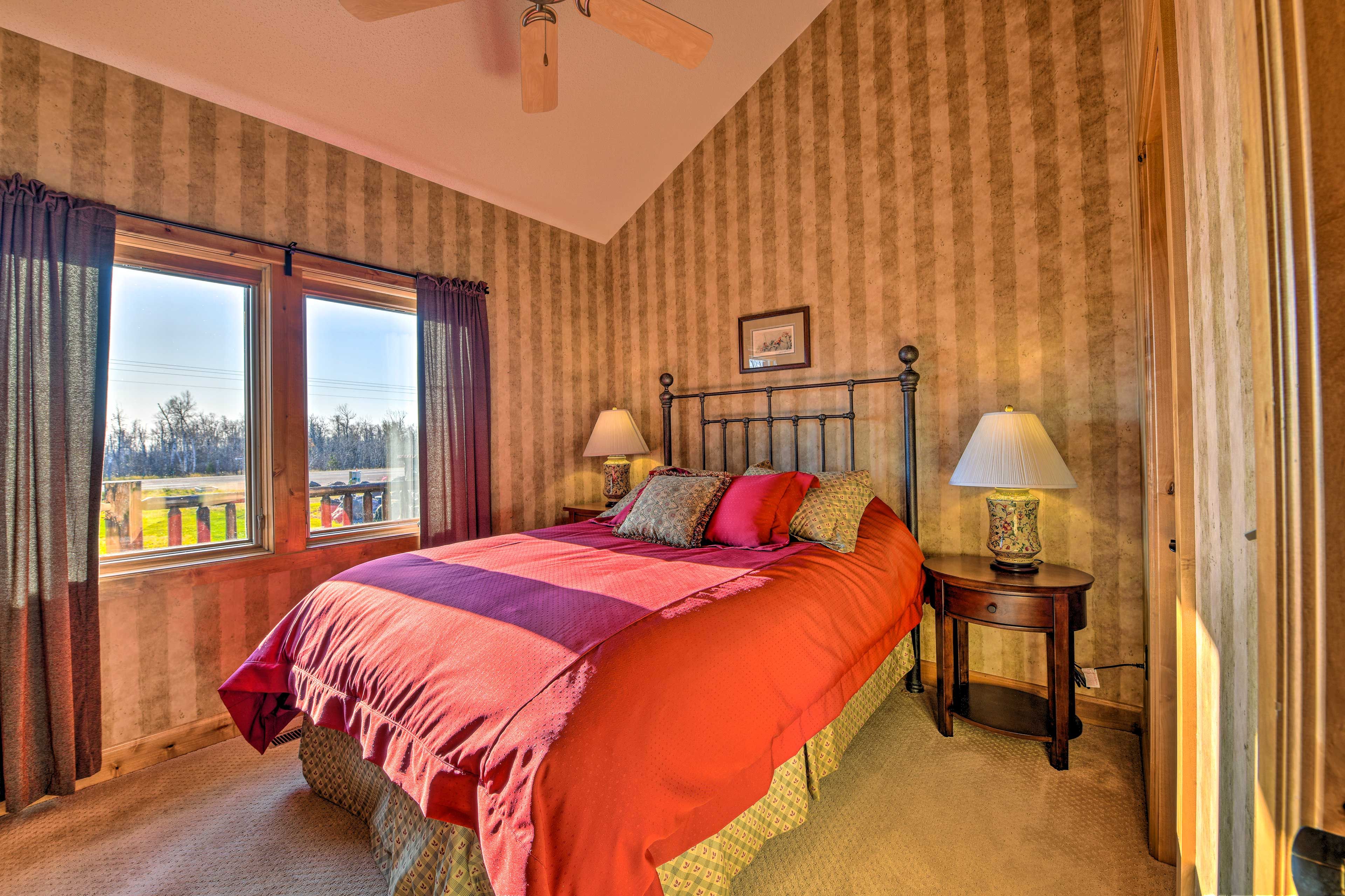 Bedroom 3 | Queen Bed