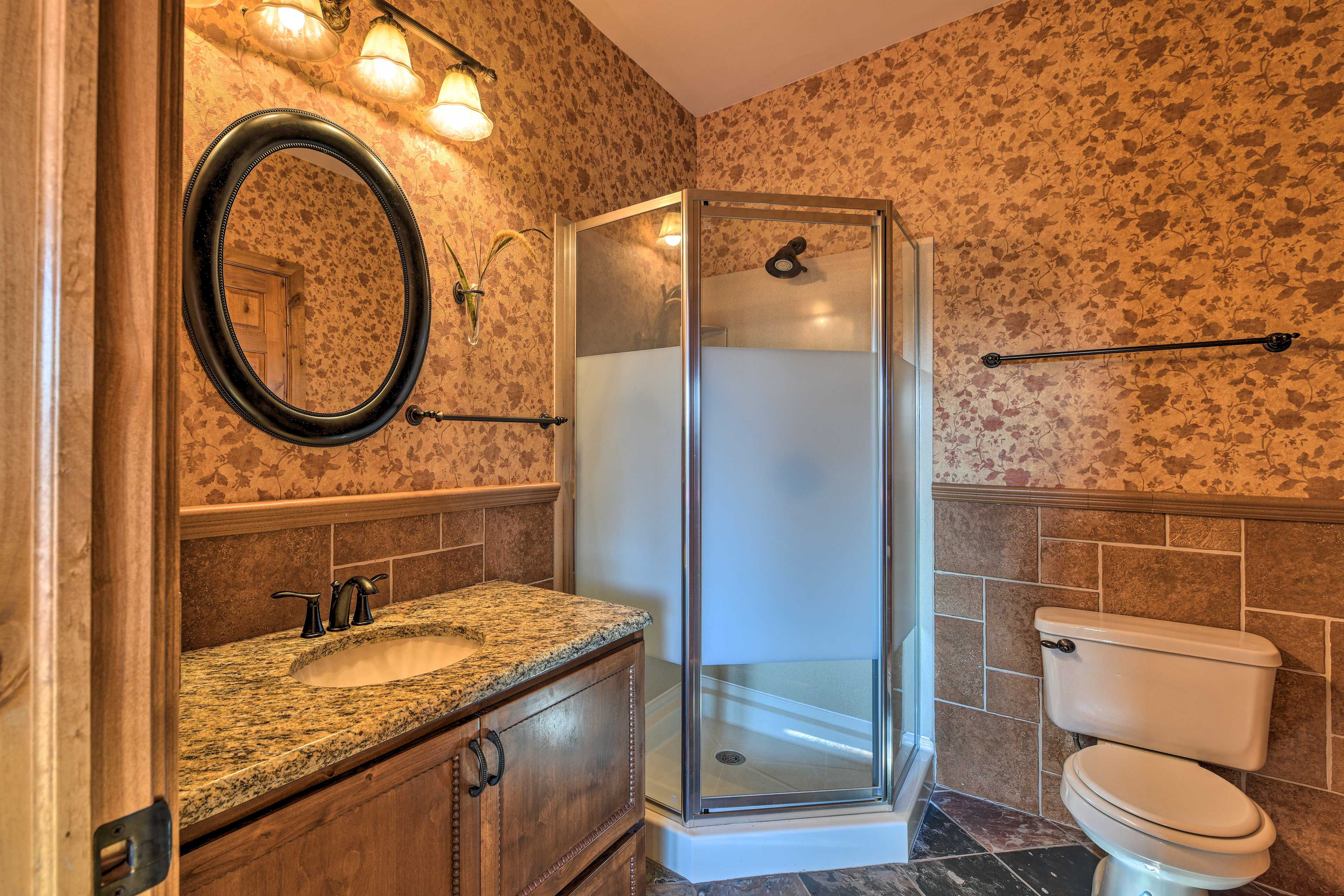Full Bathroom | Complimentary Toiletries