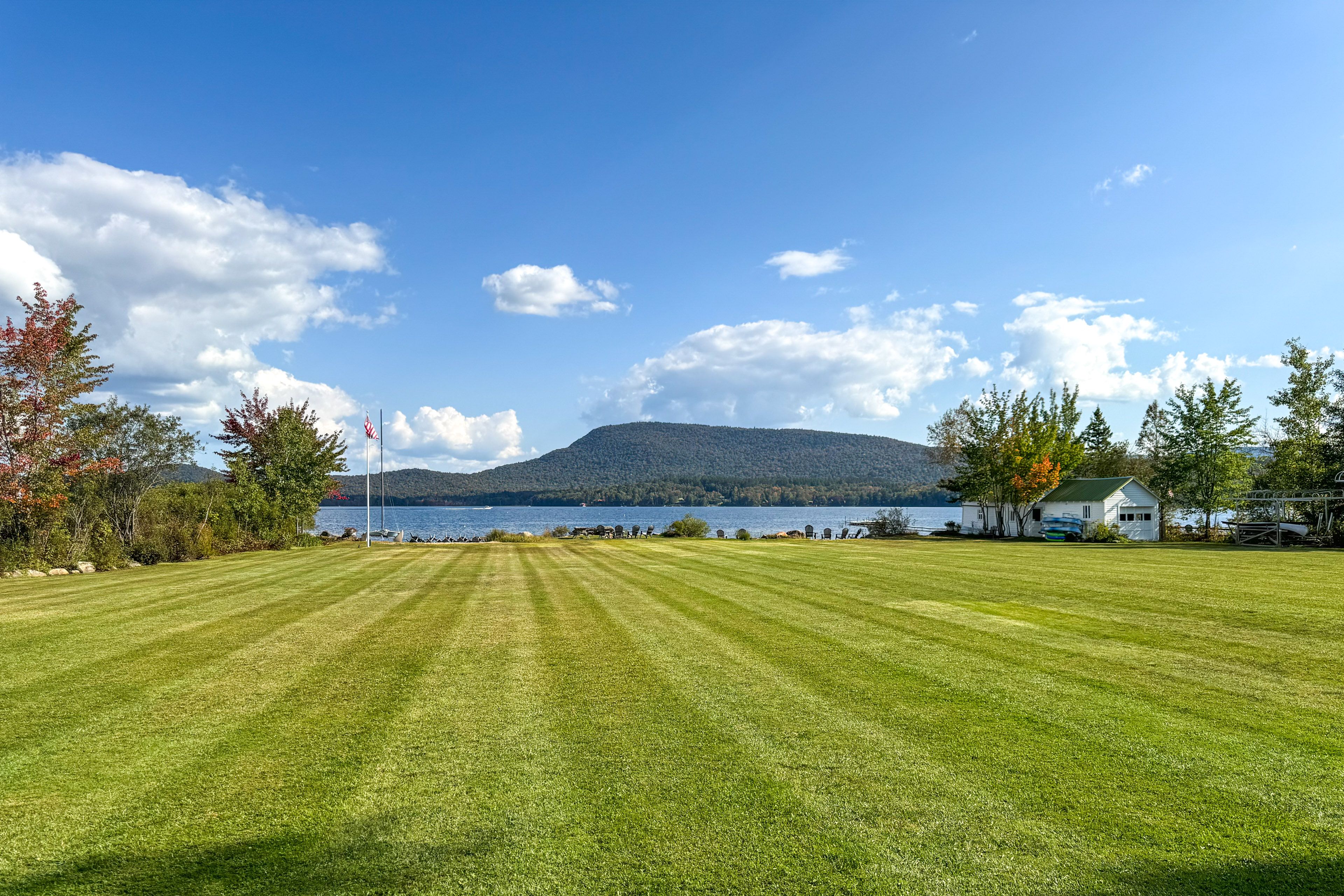 Shared Outdoor Space | Walk to lake