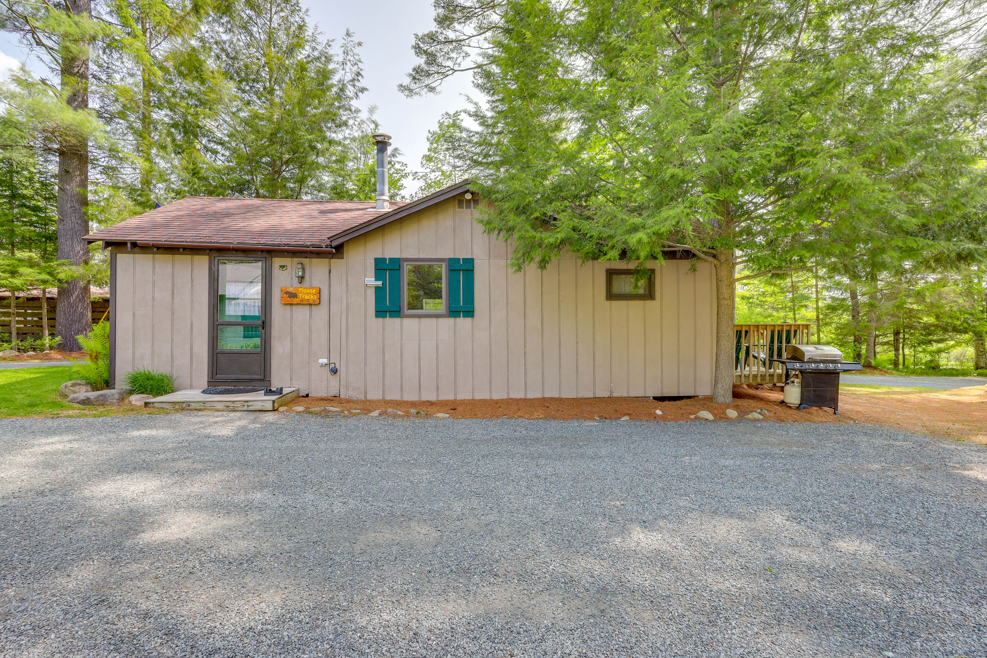 "Moose Tracks" | Parking | Driveway (2 Vehicles)