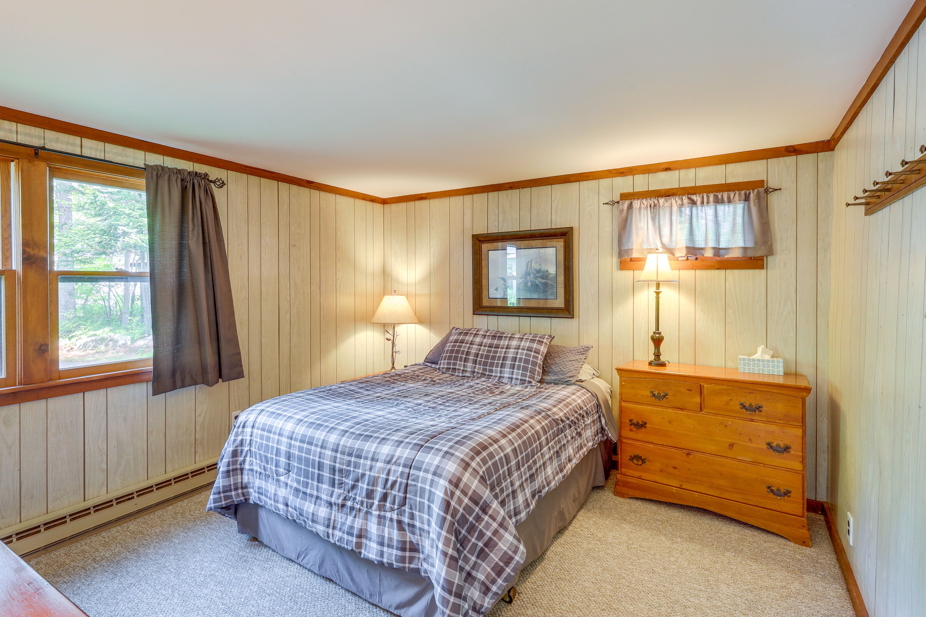 Bedroom 1 | Queen Bed