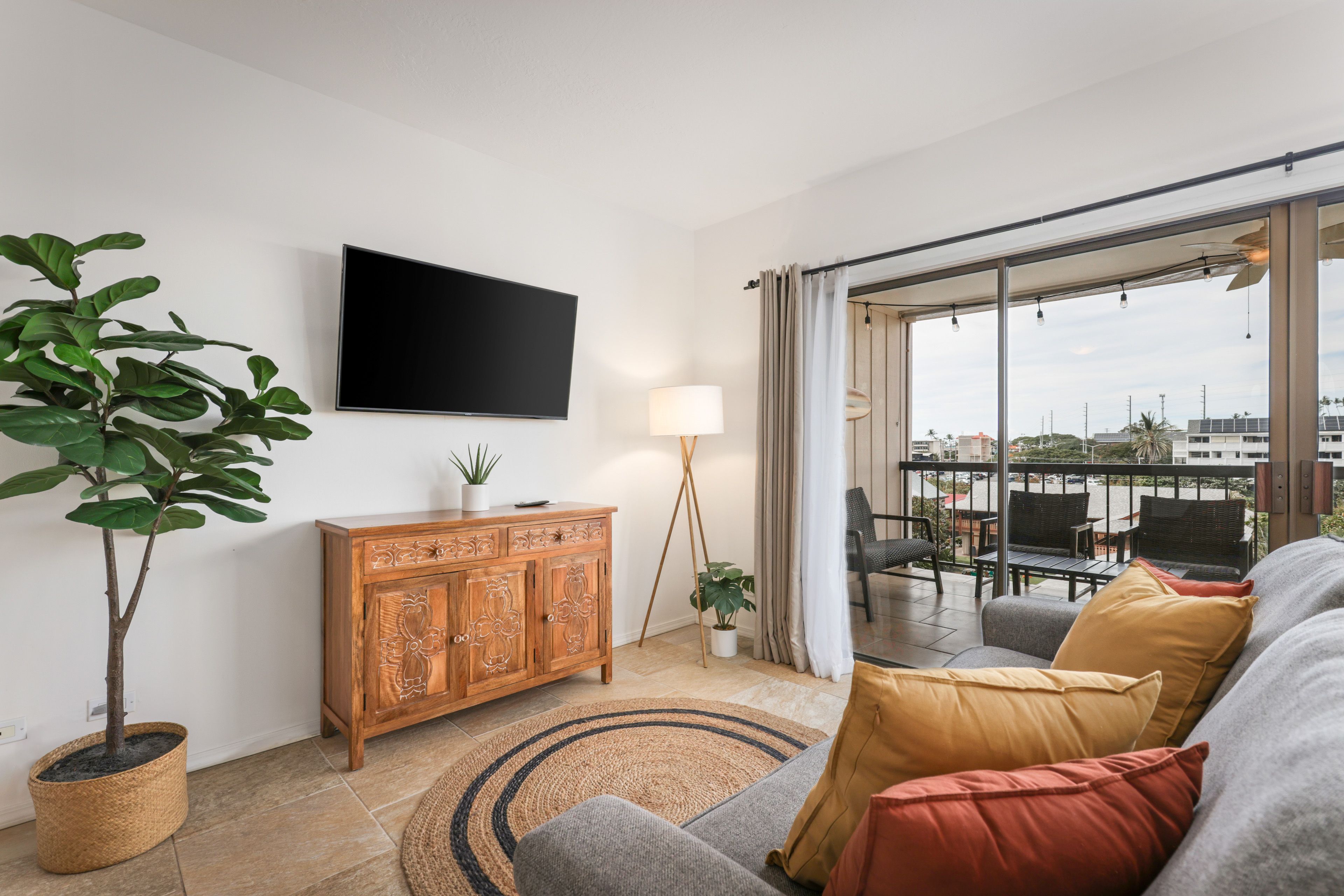 Living Room | Smart TV | Central A/C
