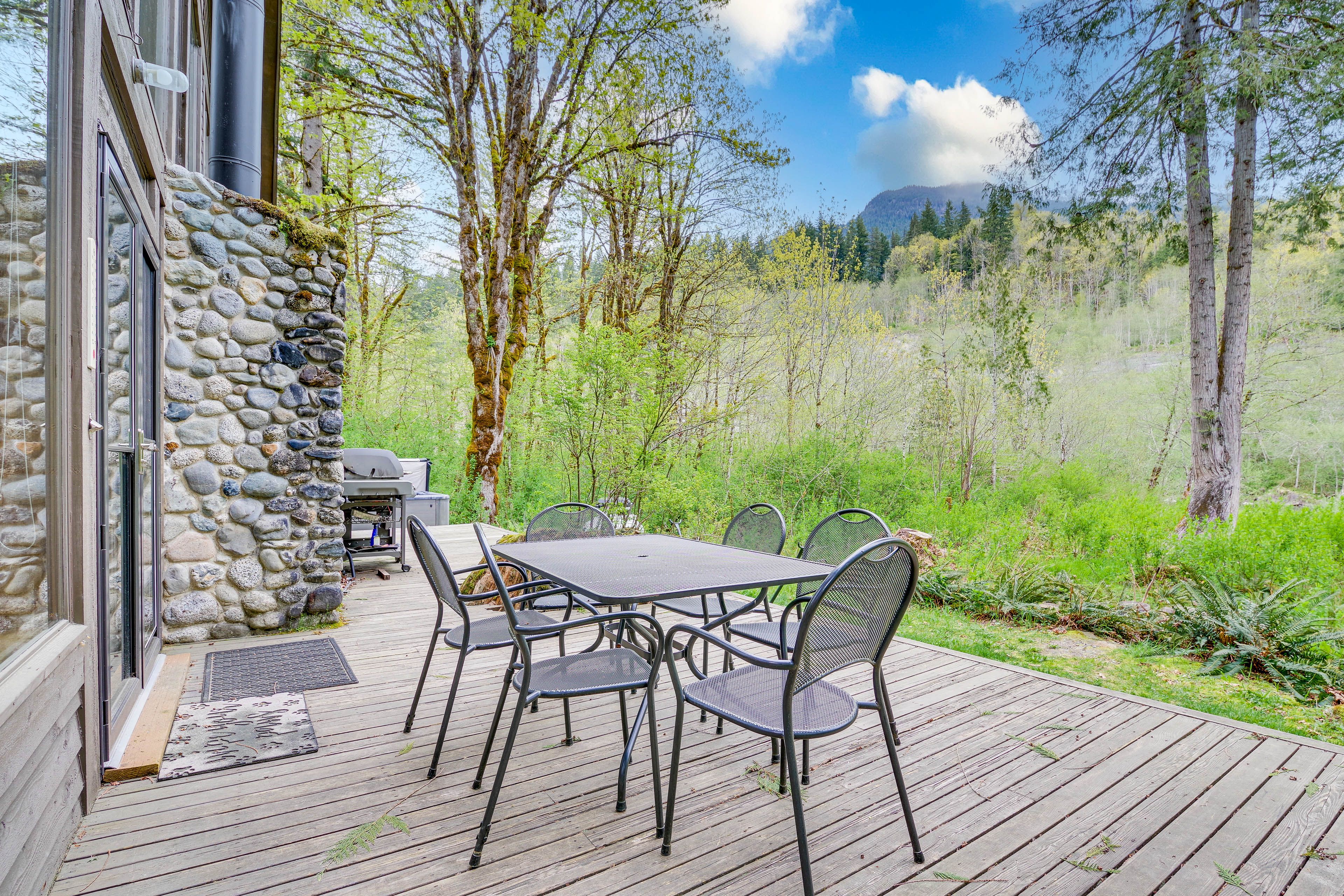 Deck | Gas Grill | Outdoor Dining | Hot Tub