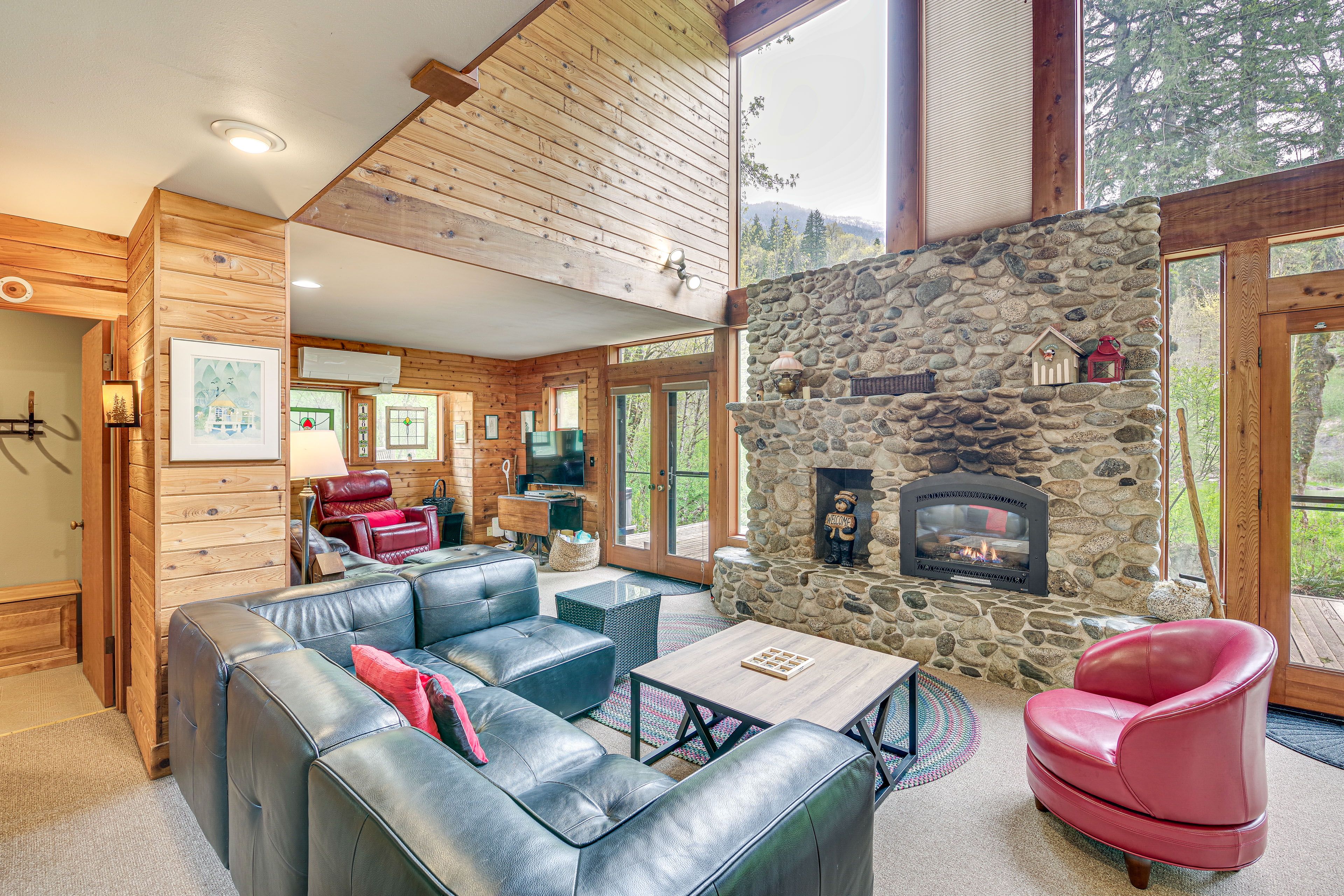 Living Room | Gas Fireplace | Smart TV | 1st Floor