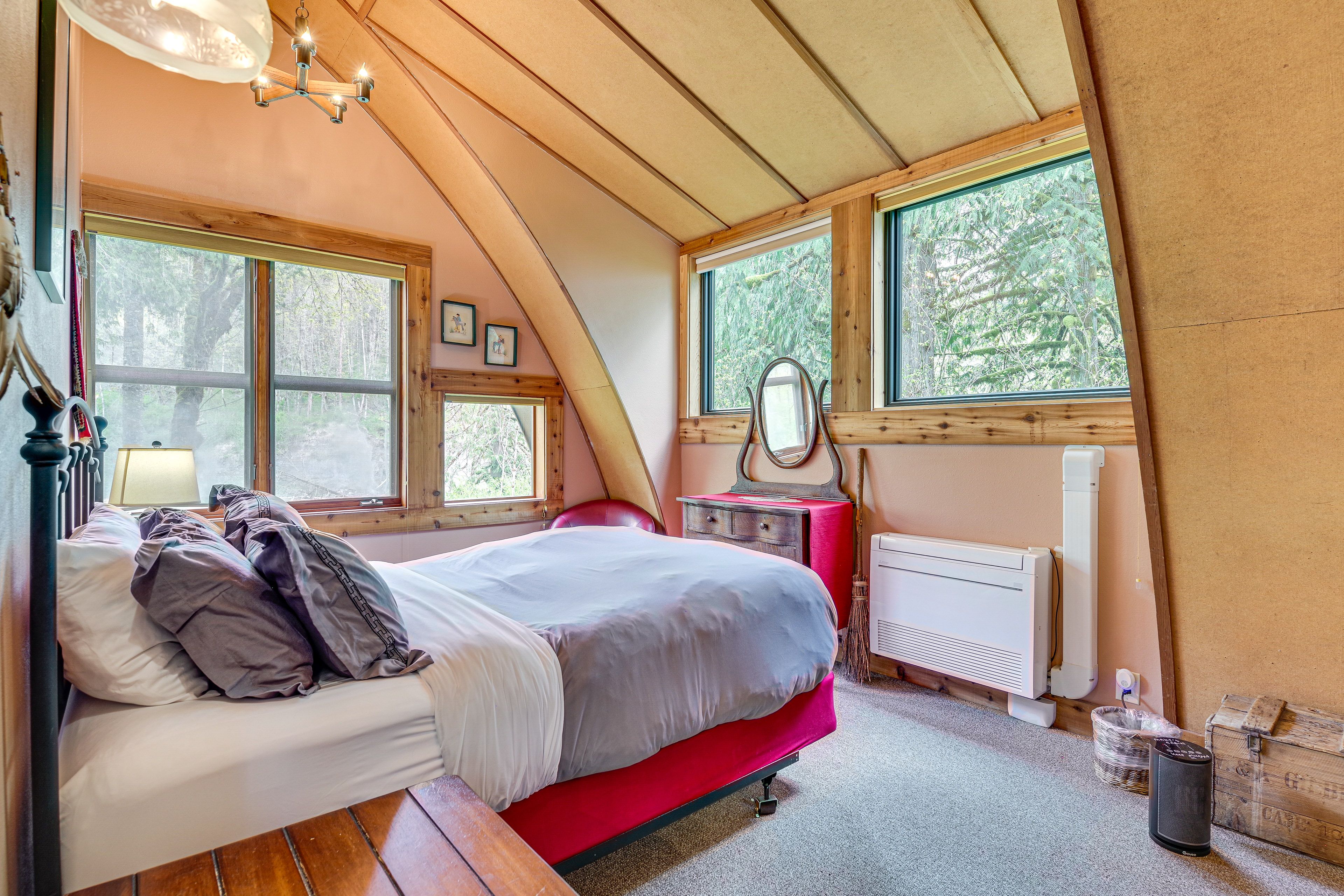 Bedroom 2 | Queen Bed | 2nd Floor