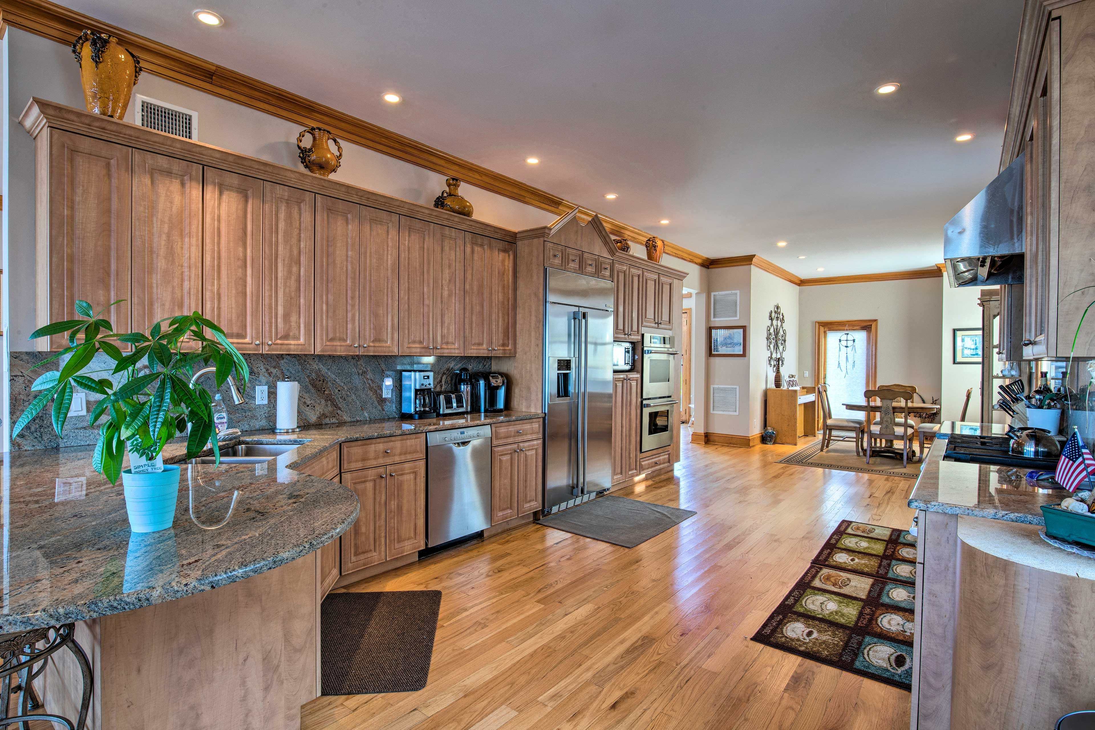 Kitchen | Fully Equipped w/ Cooking Essentials
