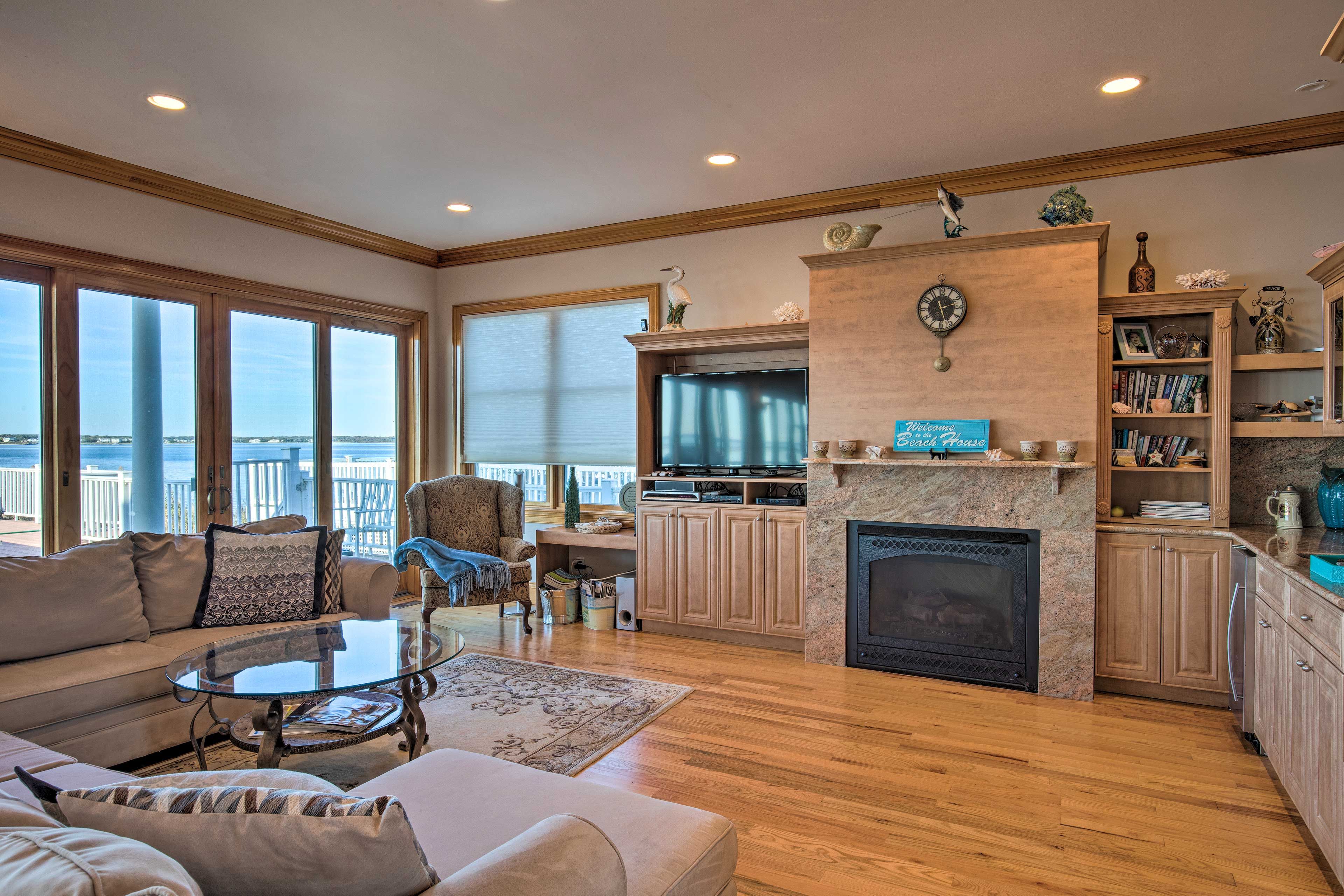 Living Room | Central Air Conditioning | Free WiFi