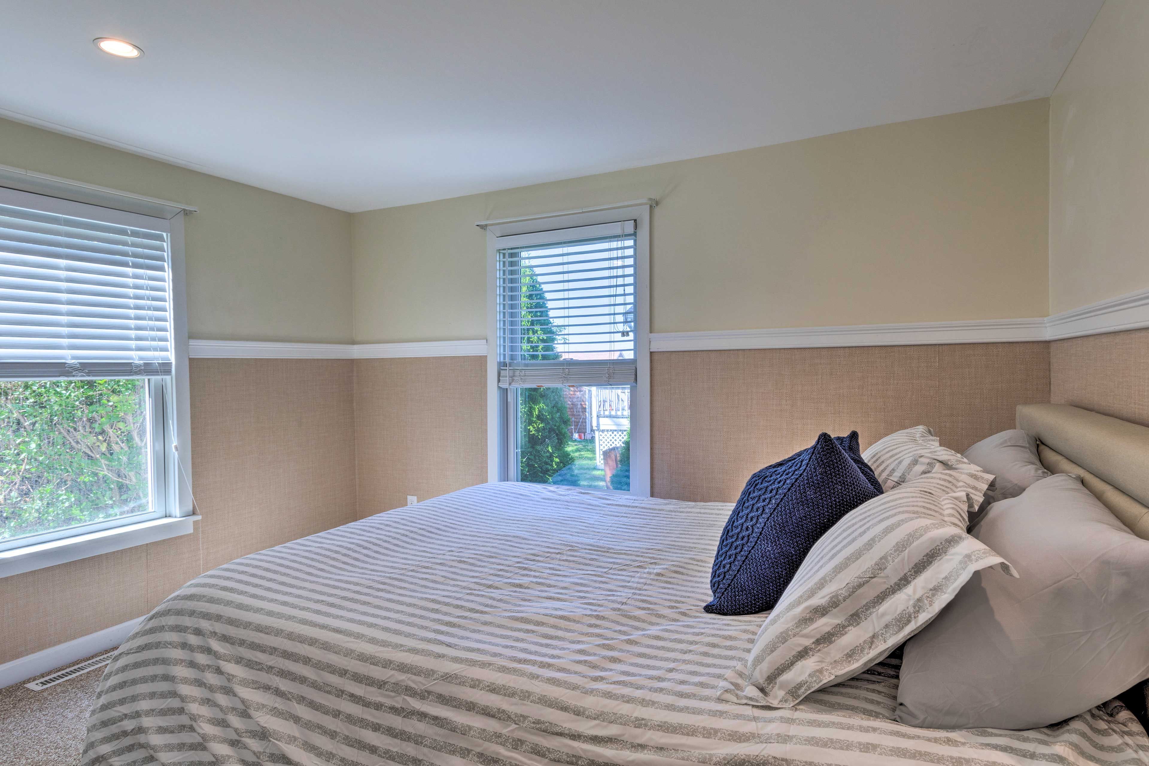 Each bedroom features a queen bed.