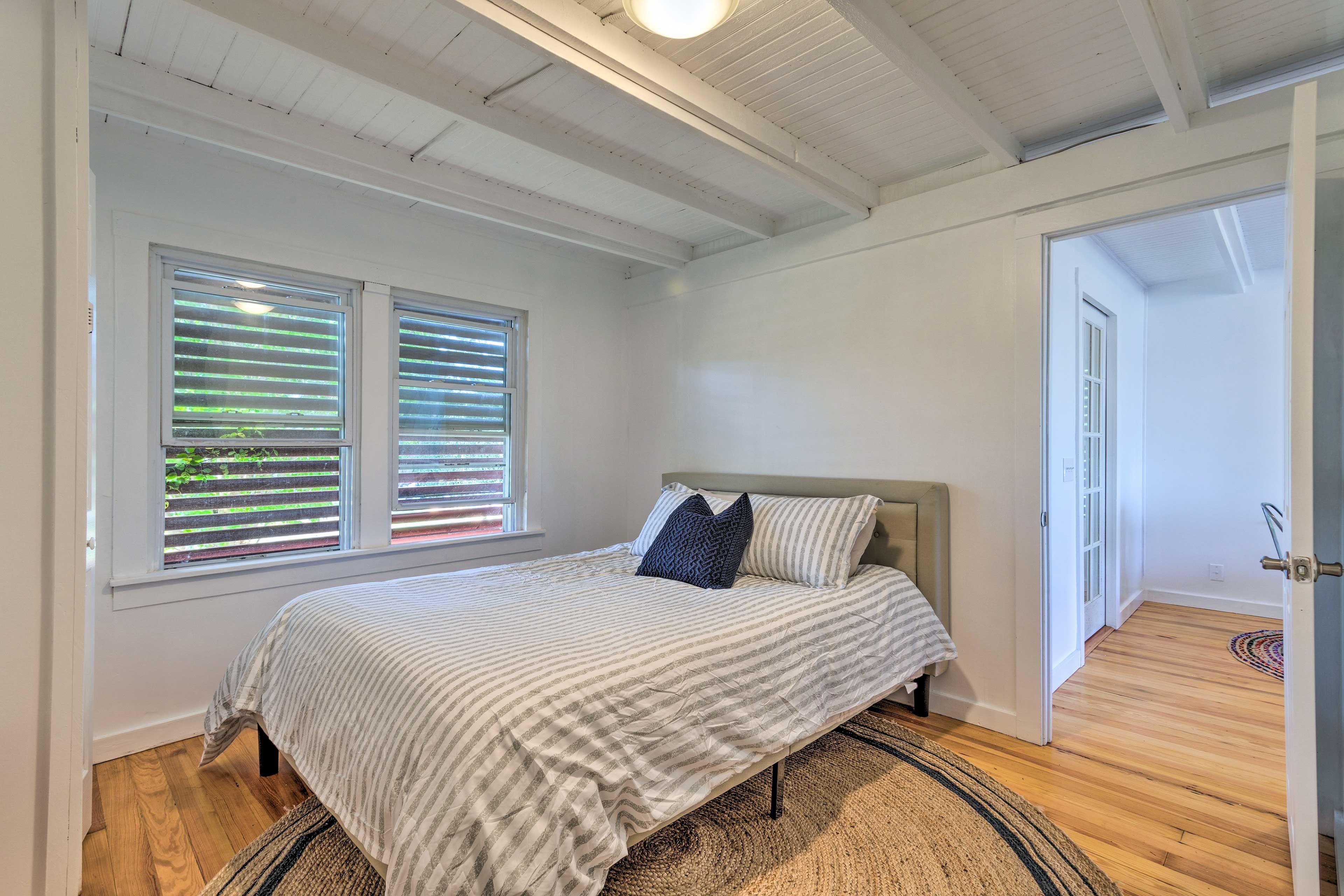 Bedroom 1 | Queen Bed