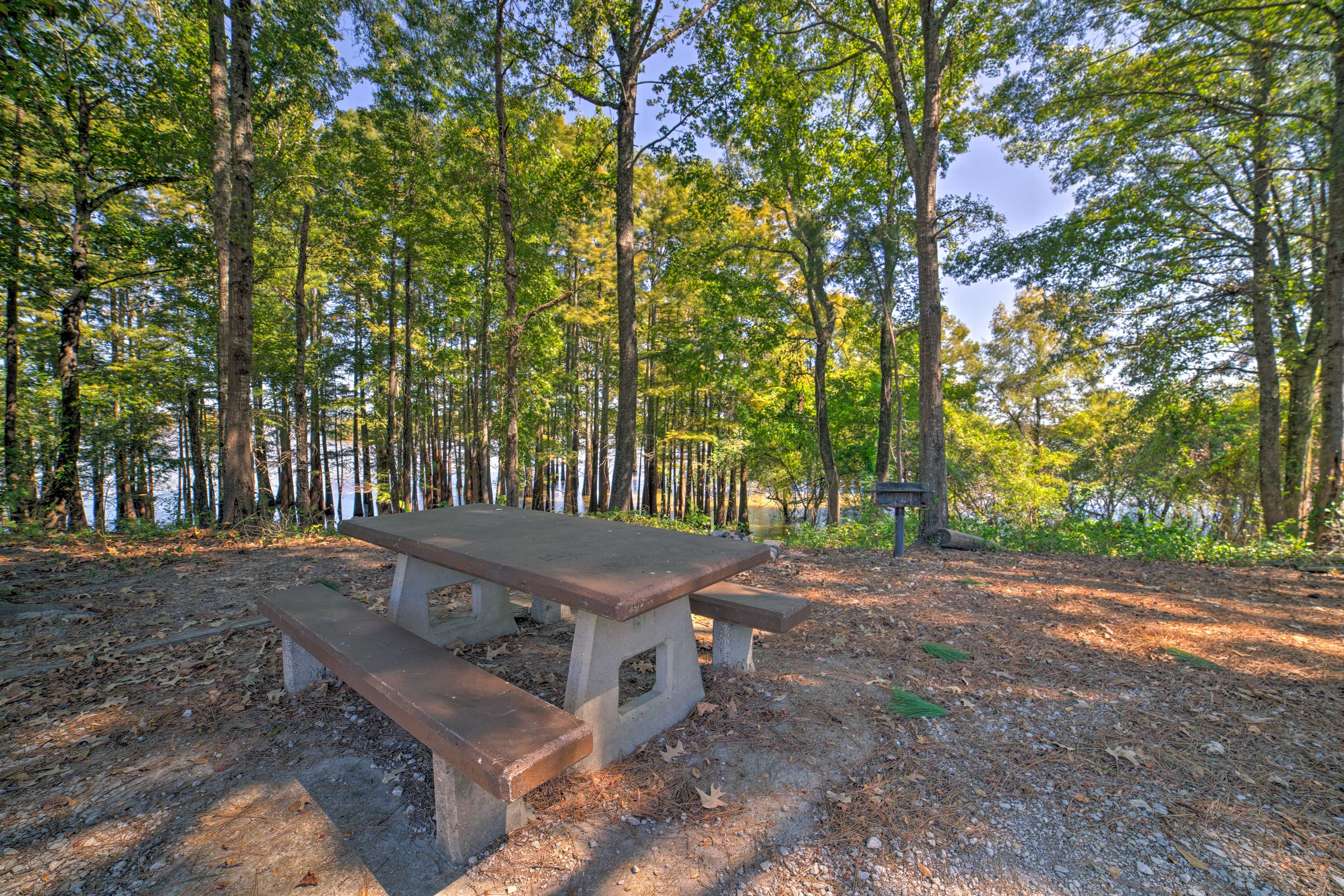 Community Lake | Walking Distance