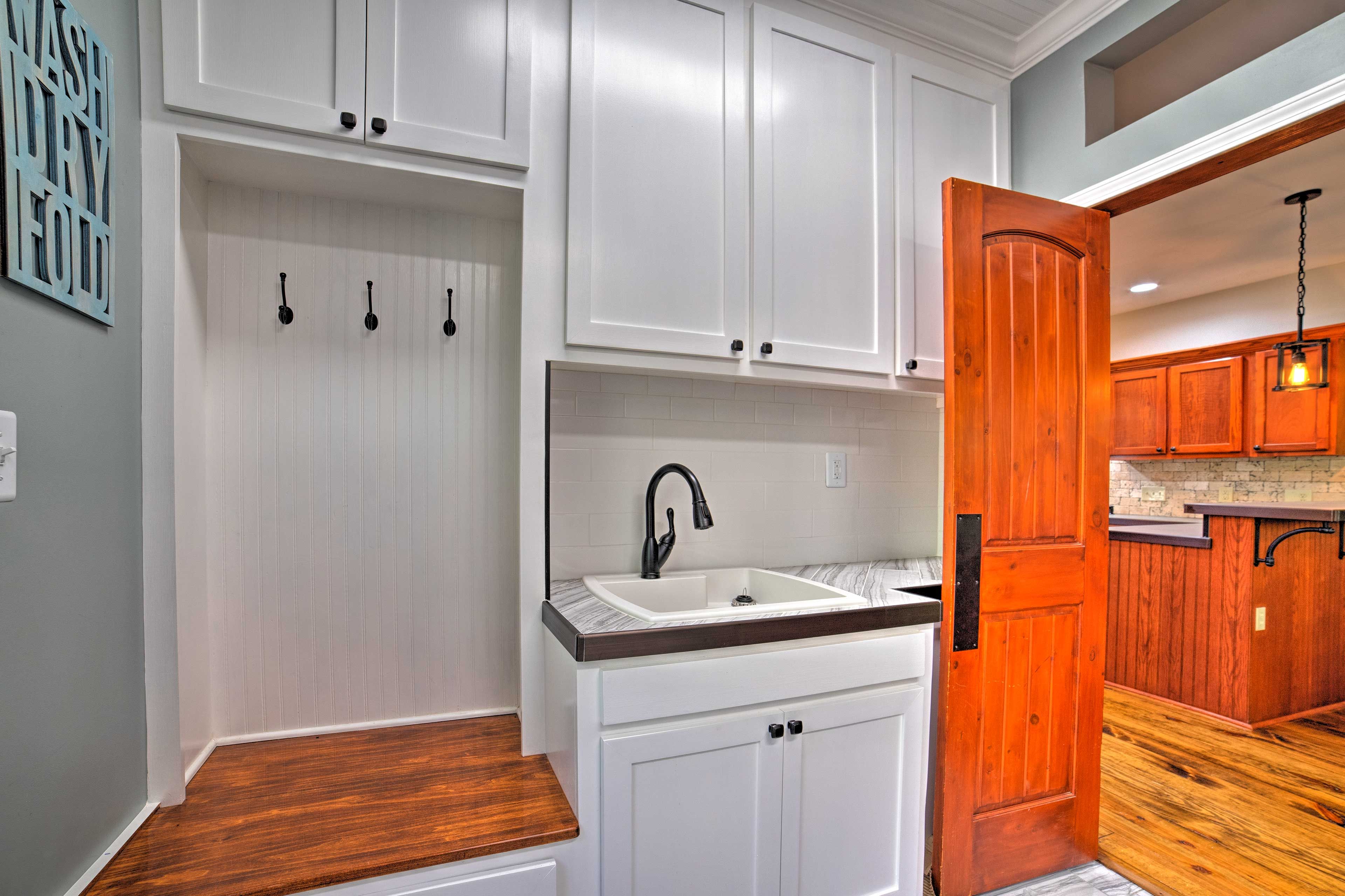 Mudroom | Washer & Dryer