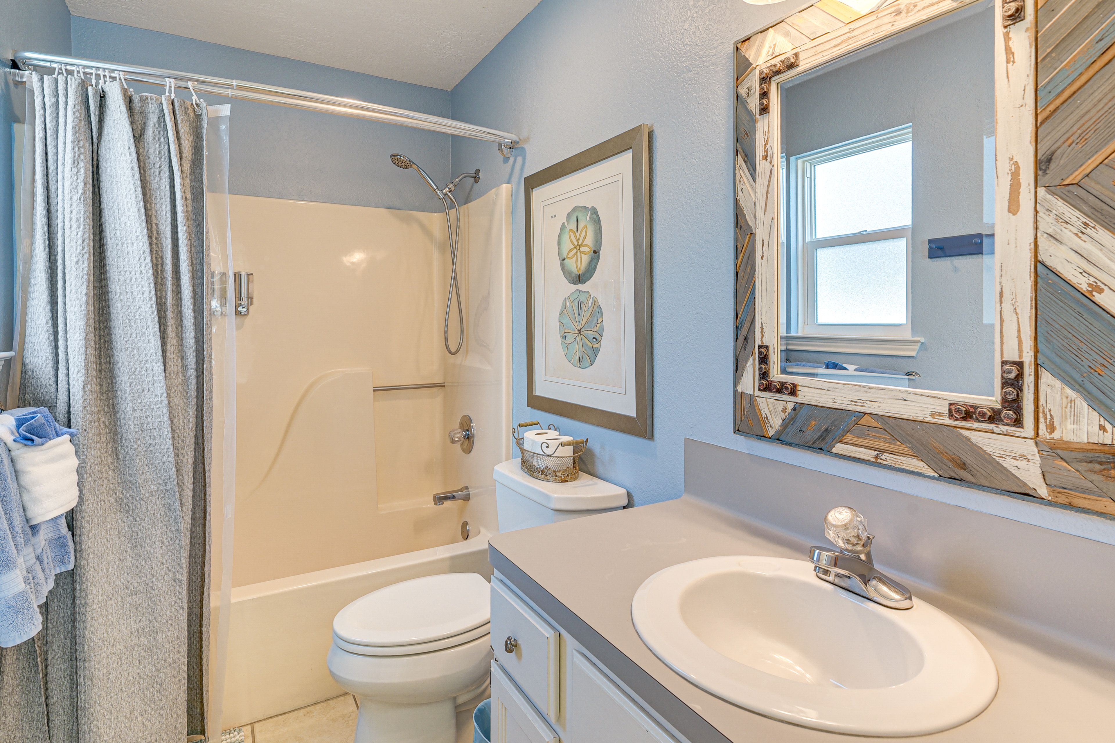 En-Suite Bathroom | Towels Provided