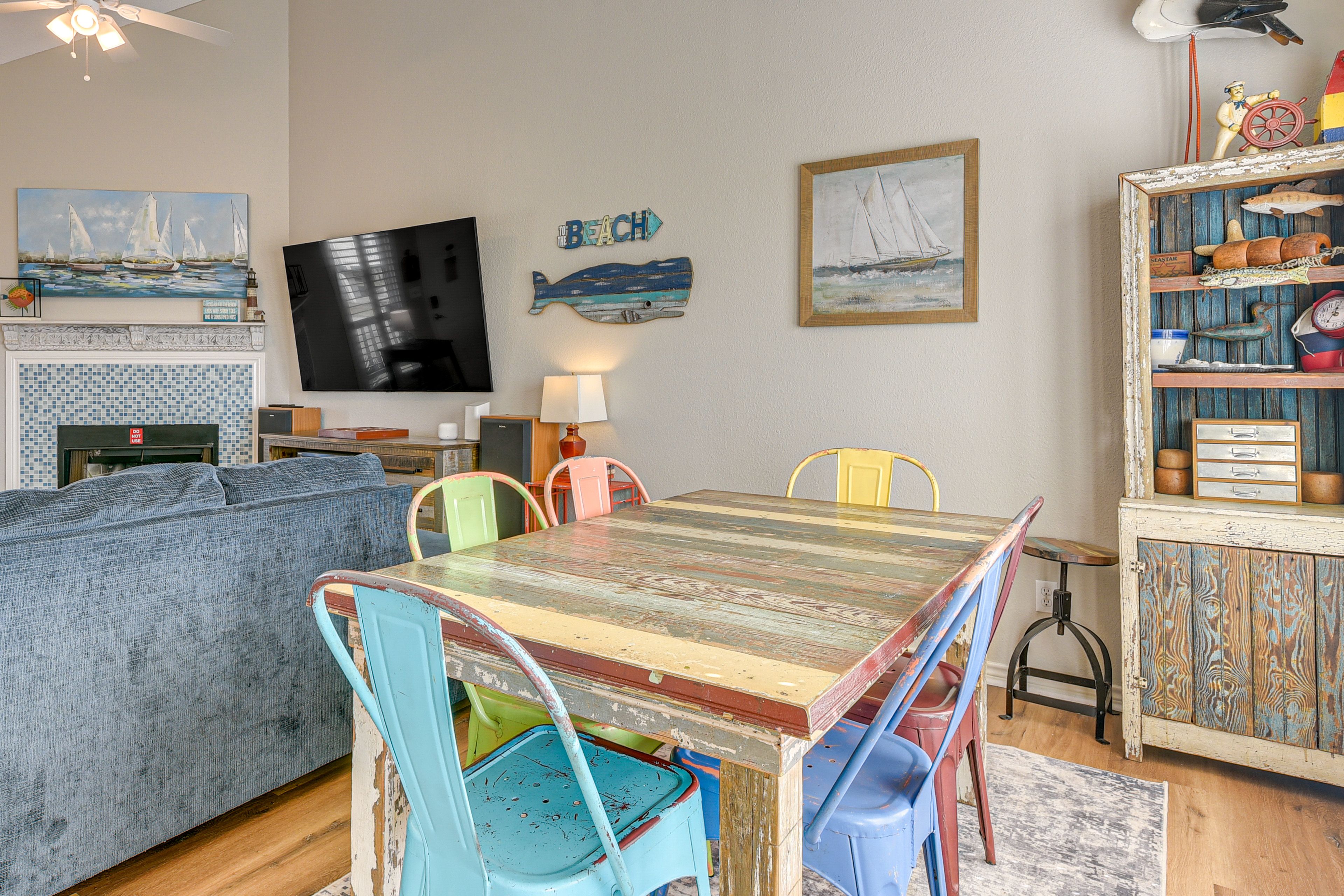 Dining Table | Dishware & Flatware Provided