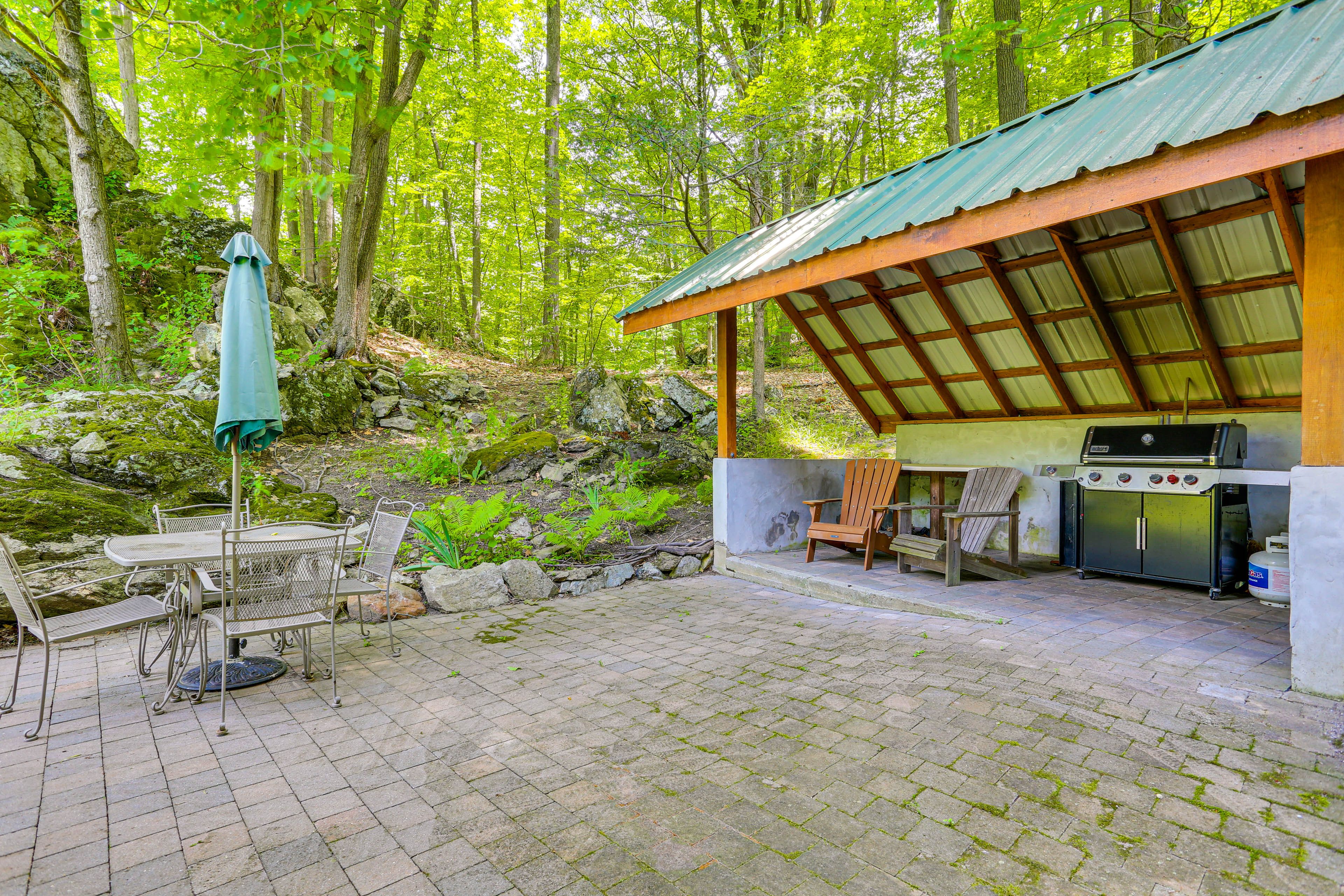 Patio | Outdoor Dining | Gas Grill