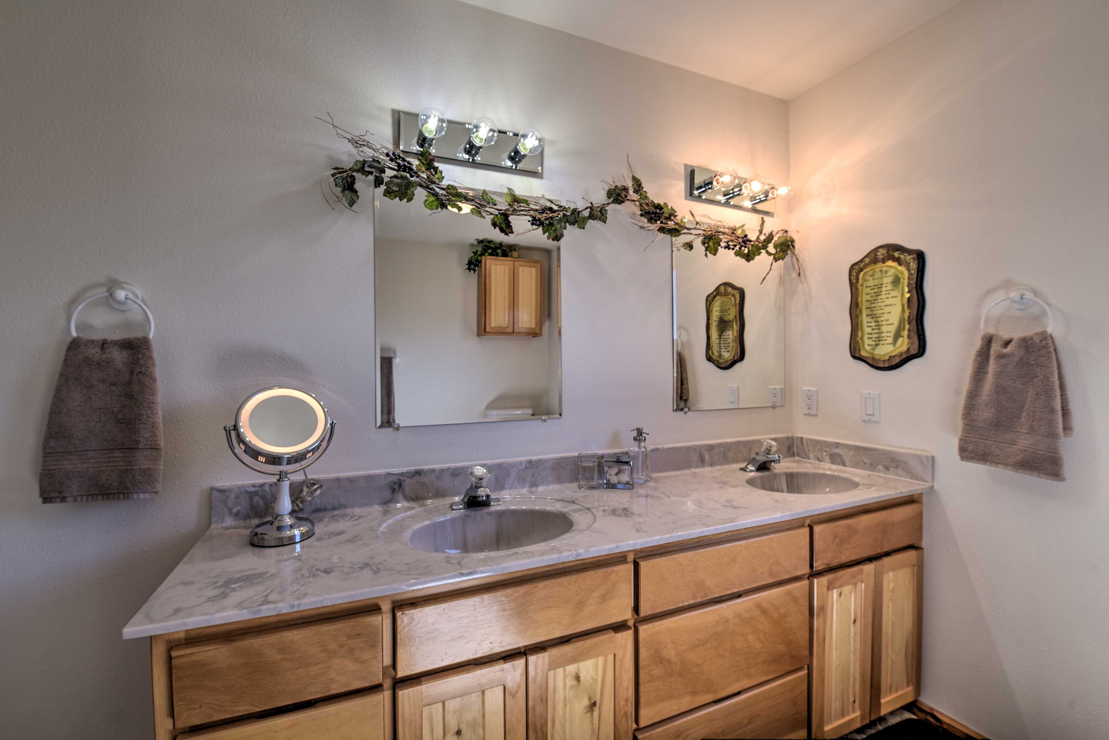 En-Suite Bathroom | Towels Provided