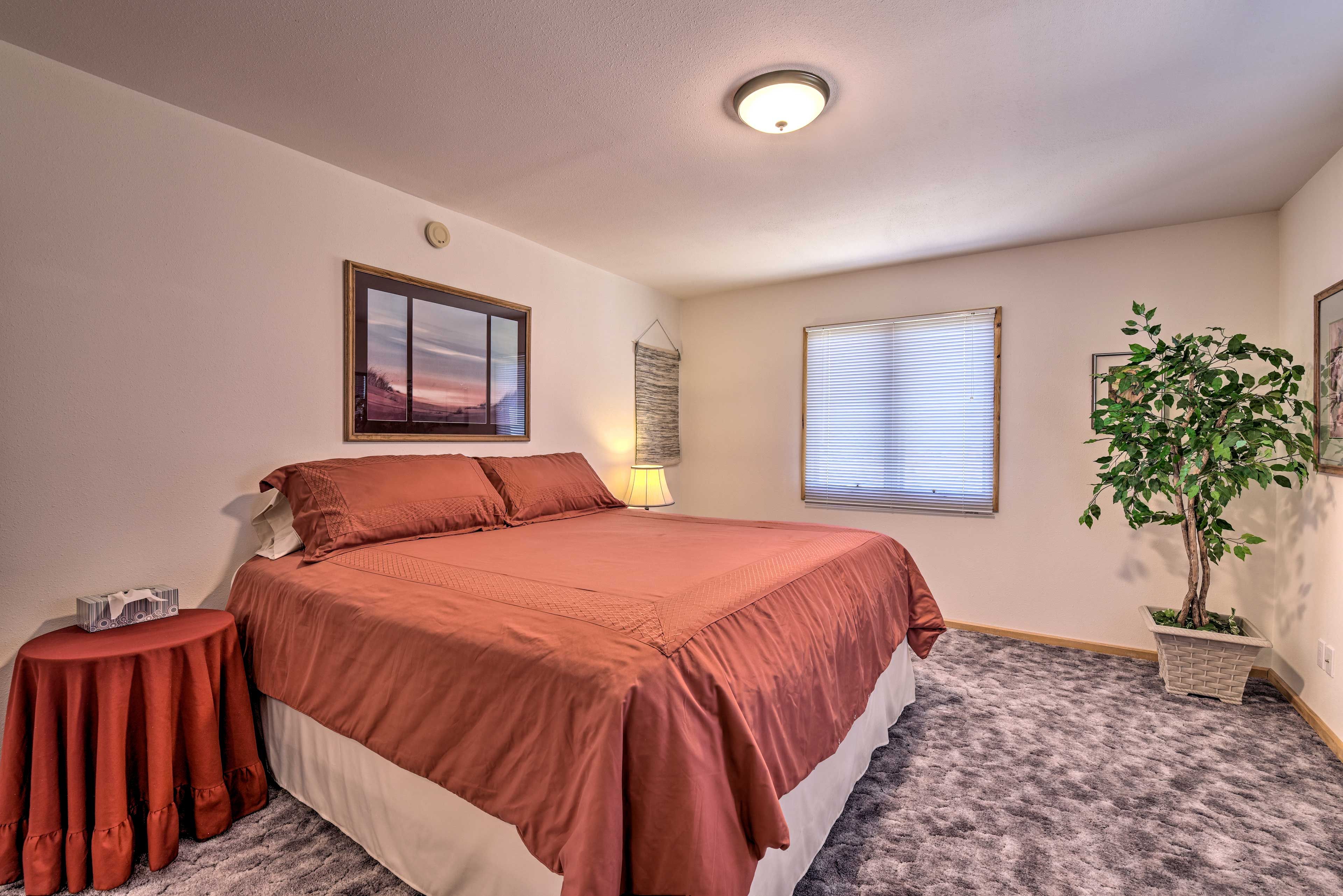 Bedroom 2 | King Bed