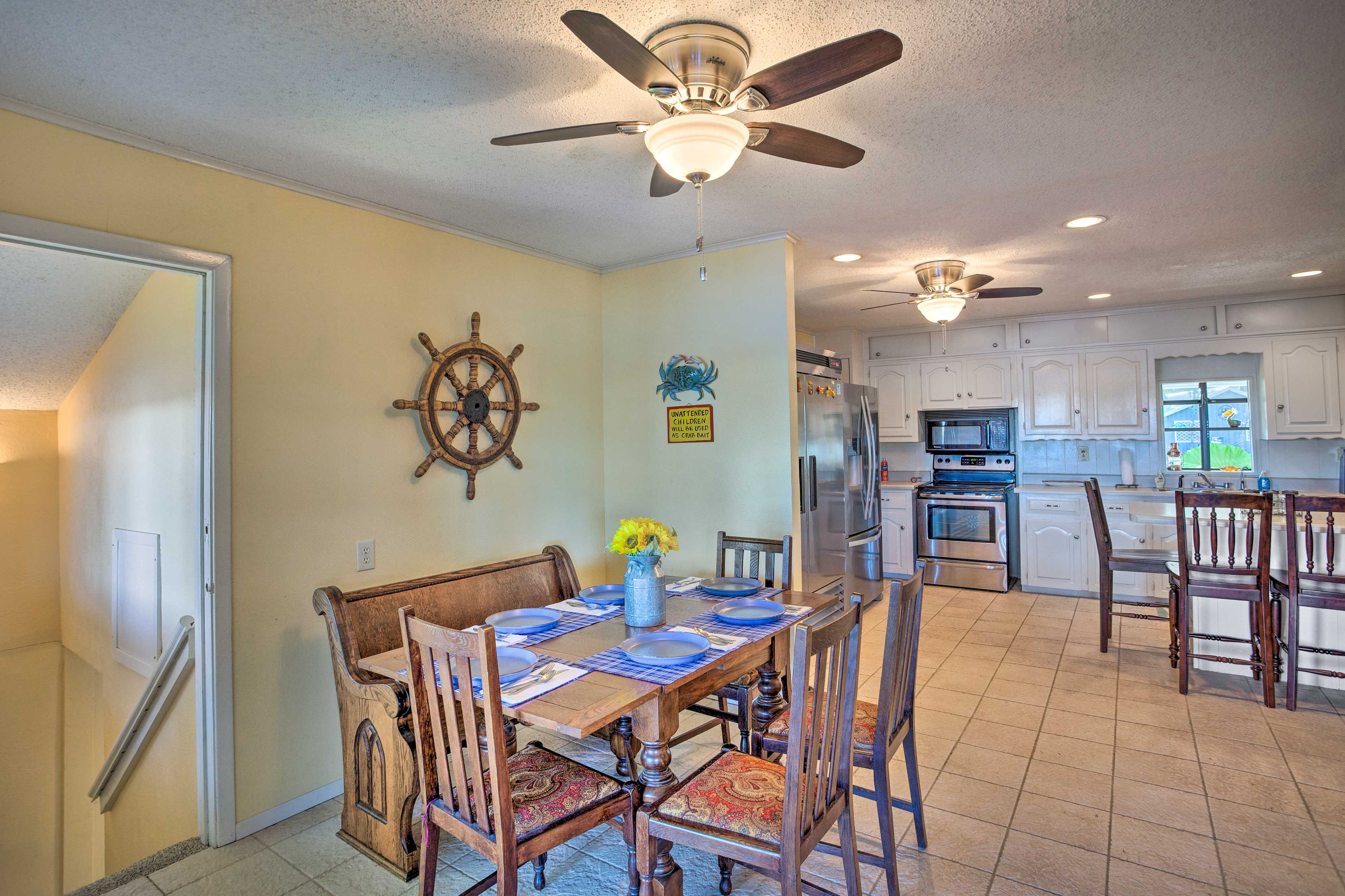 Dining Area | Dishware & Flatware Provided