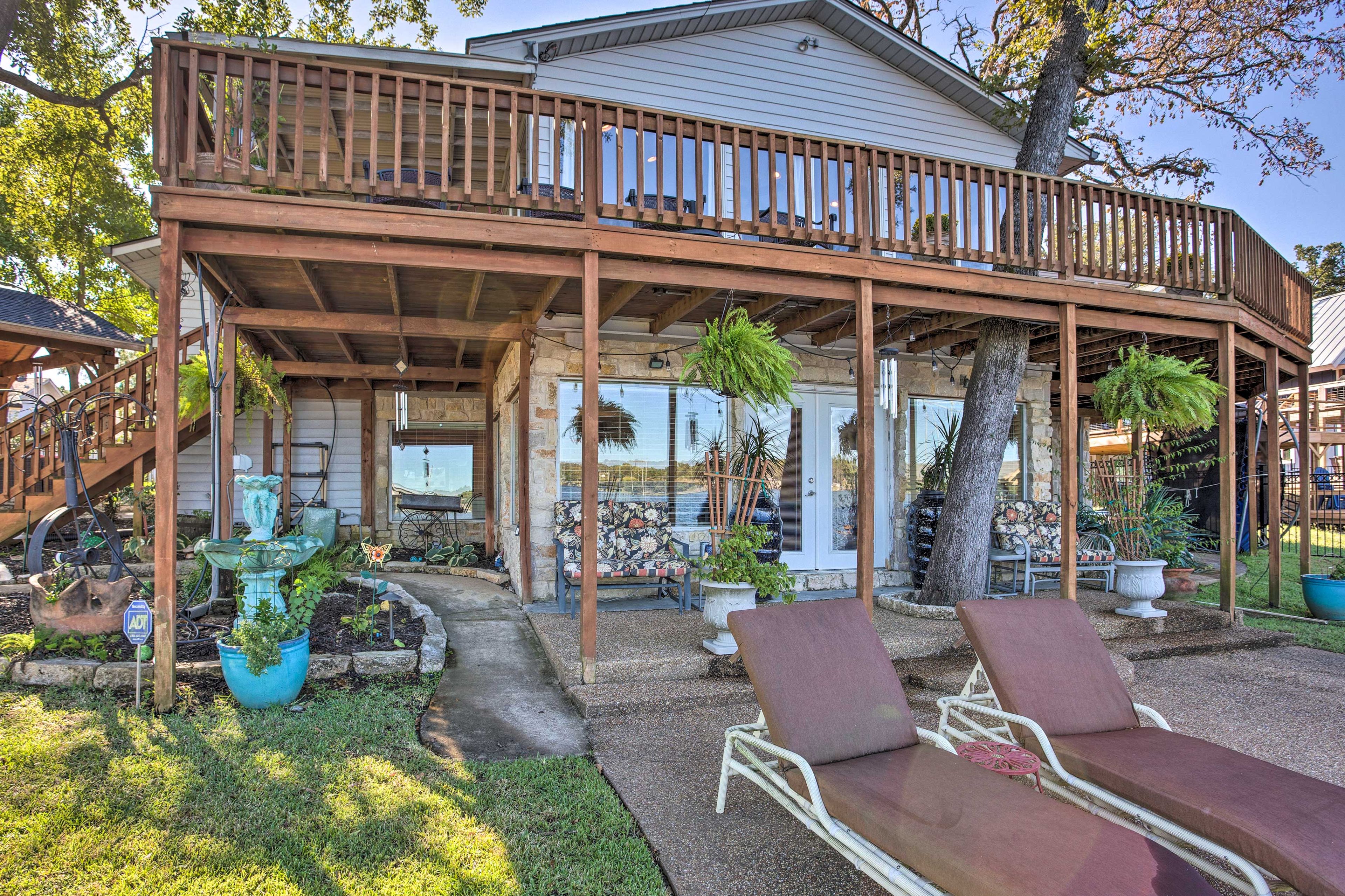 Home Exterior | Lakefront View