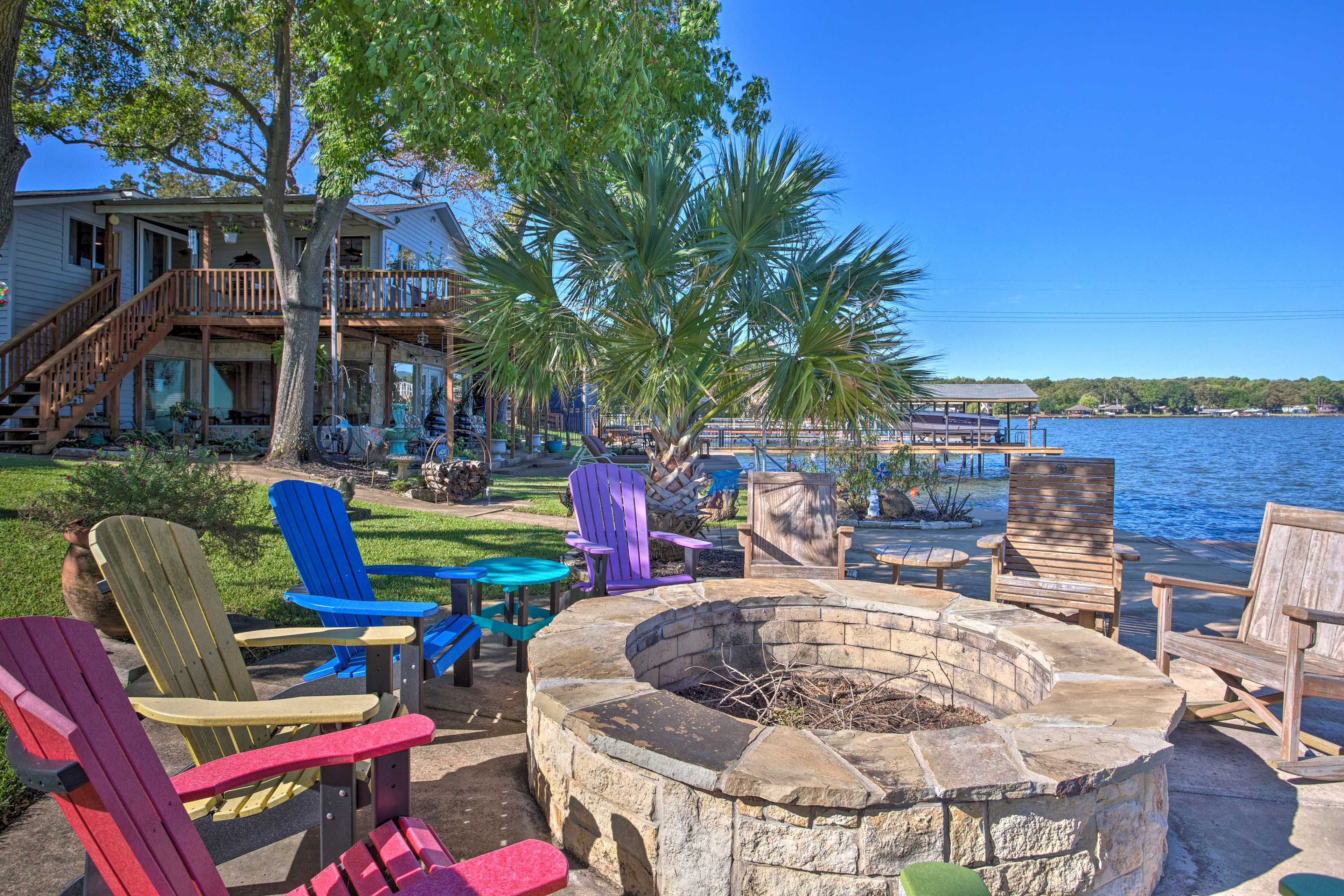 Lakefront Yard | Fire Pit