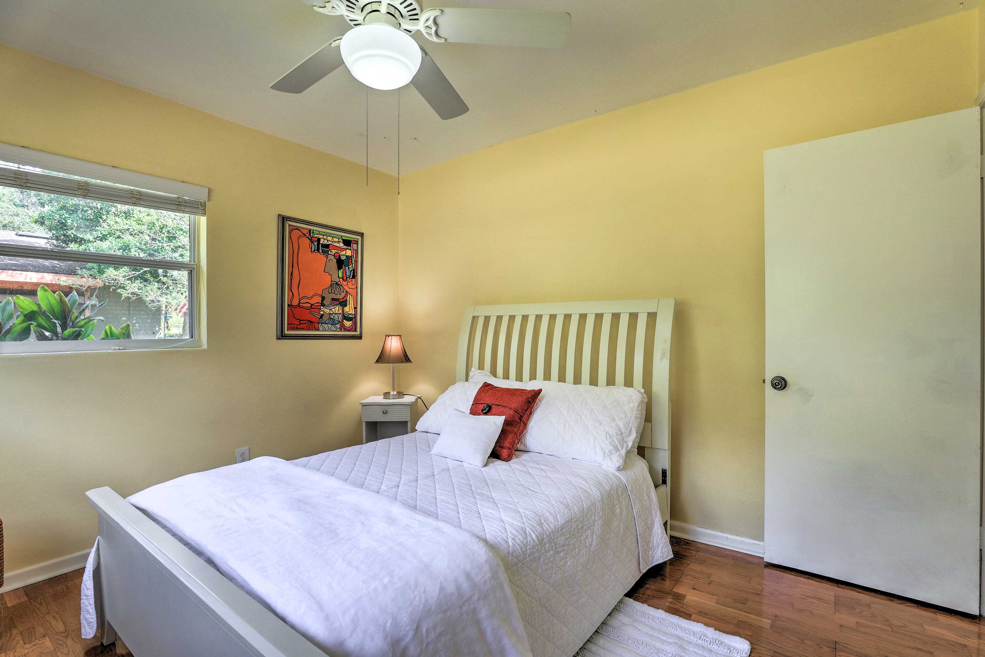 Bedroom 2 | Queen Bed