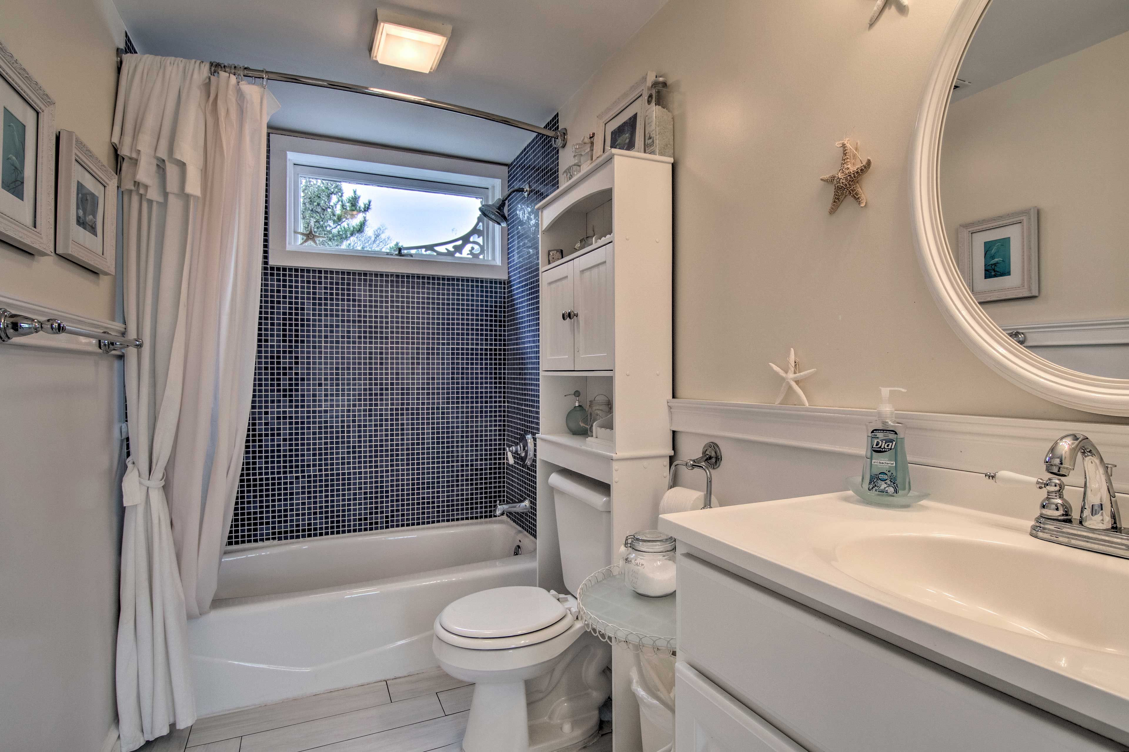 The en-suite bathroom features a shower/tub combo.