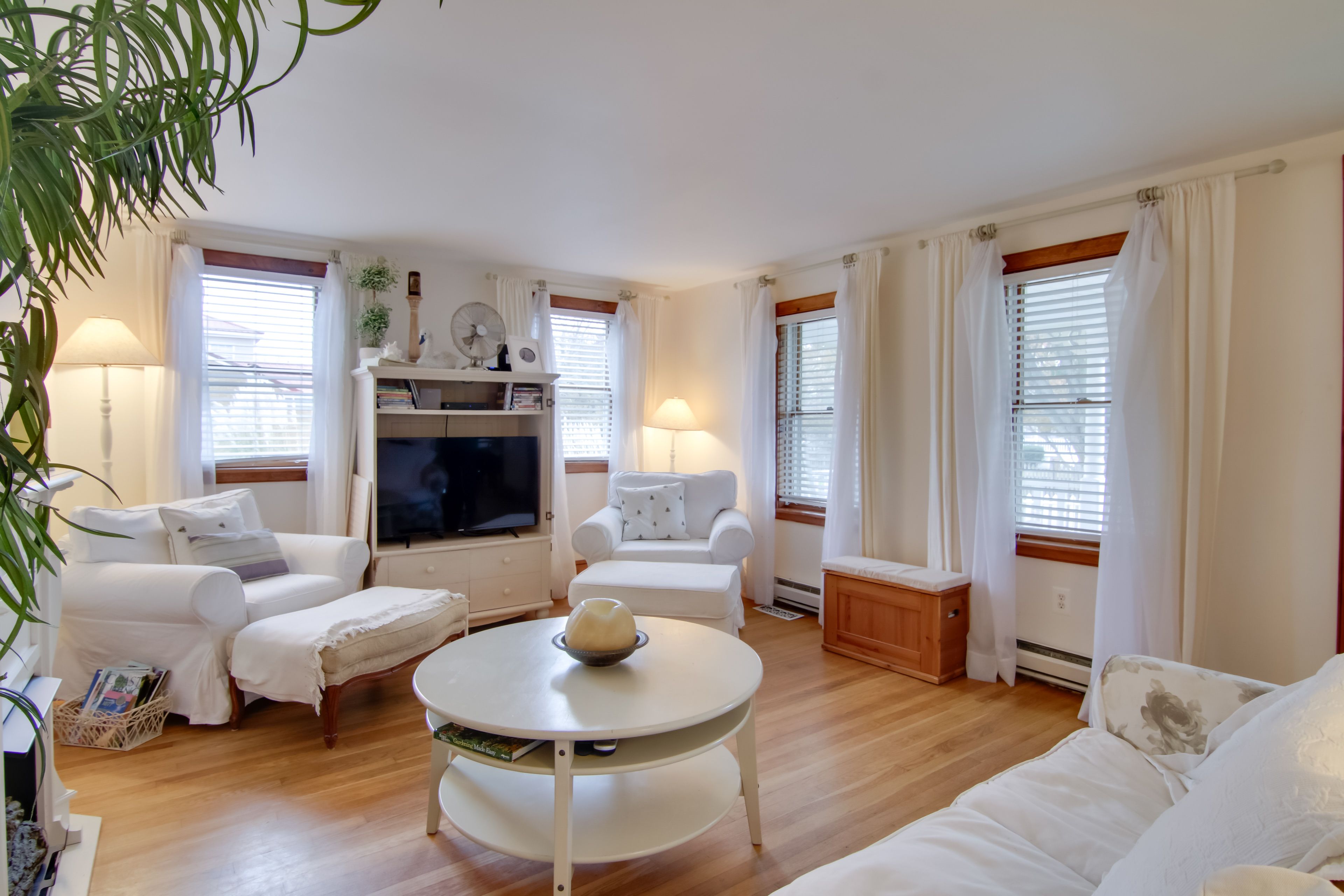 Living Room | Free WiFi | Smart TV