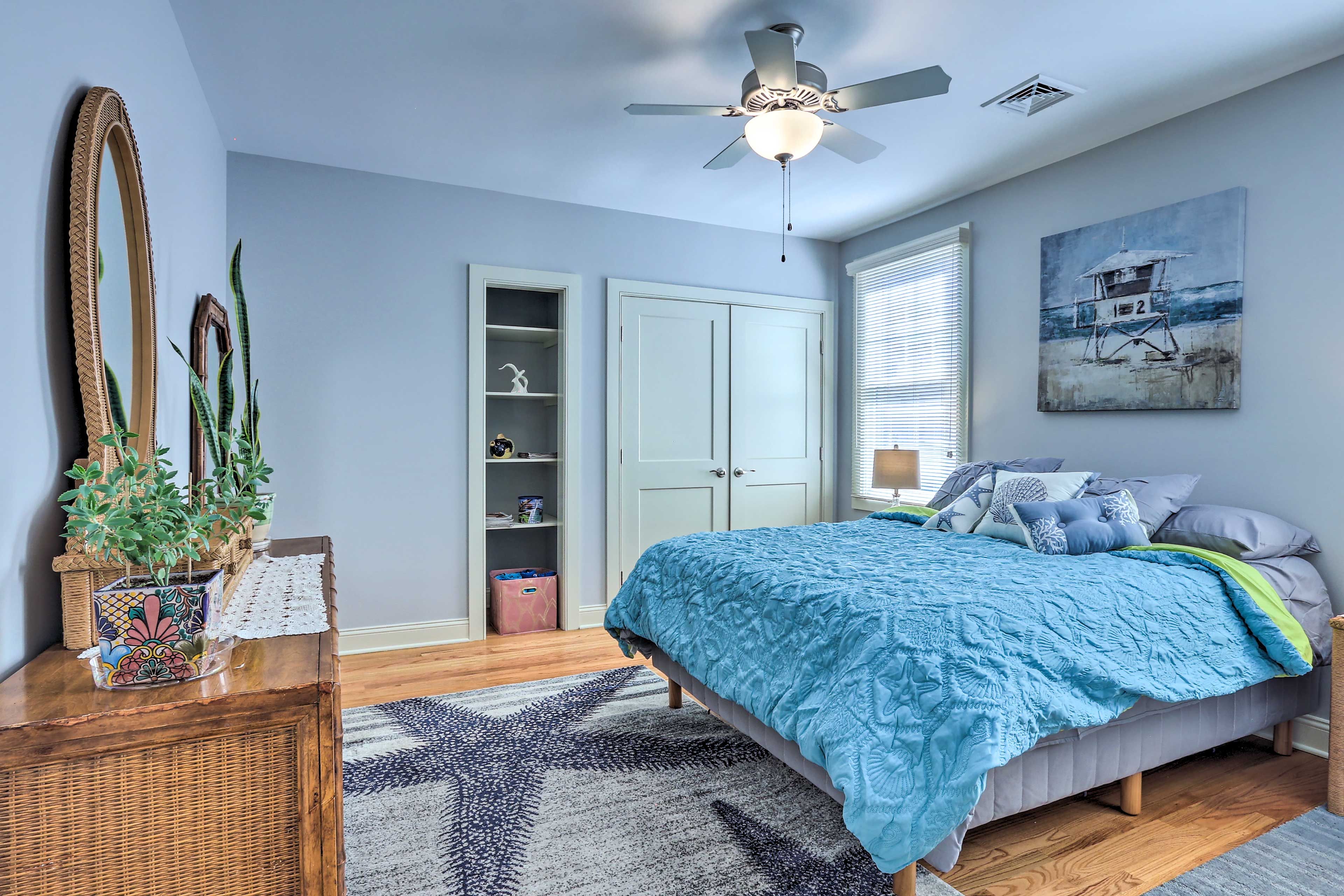 Bedroom 1 | Queen Bed
