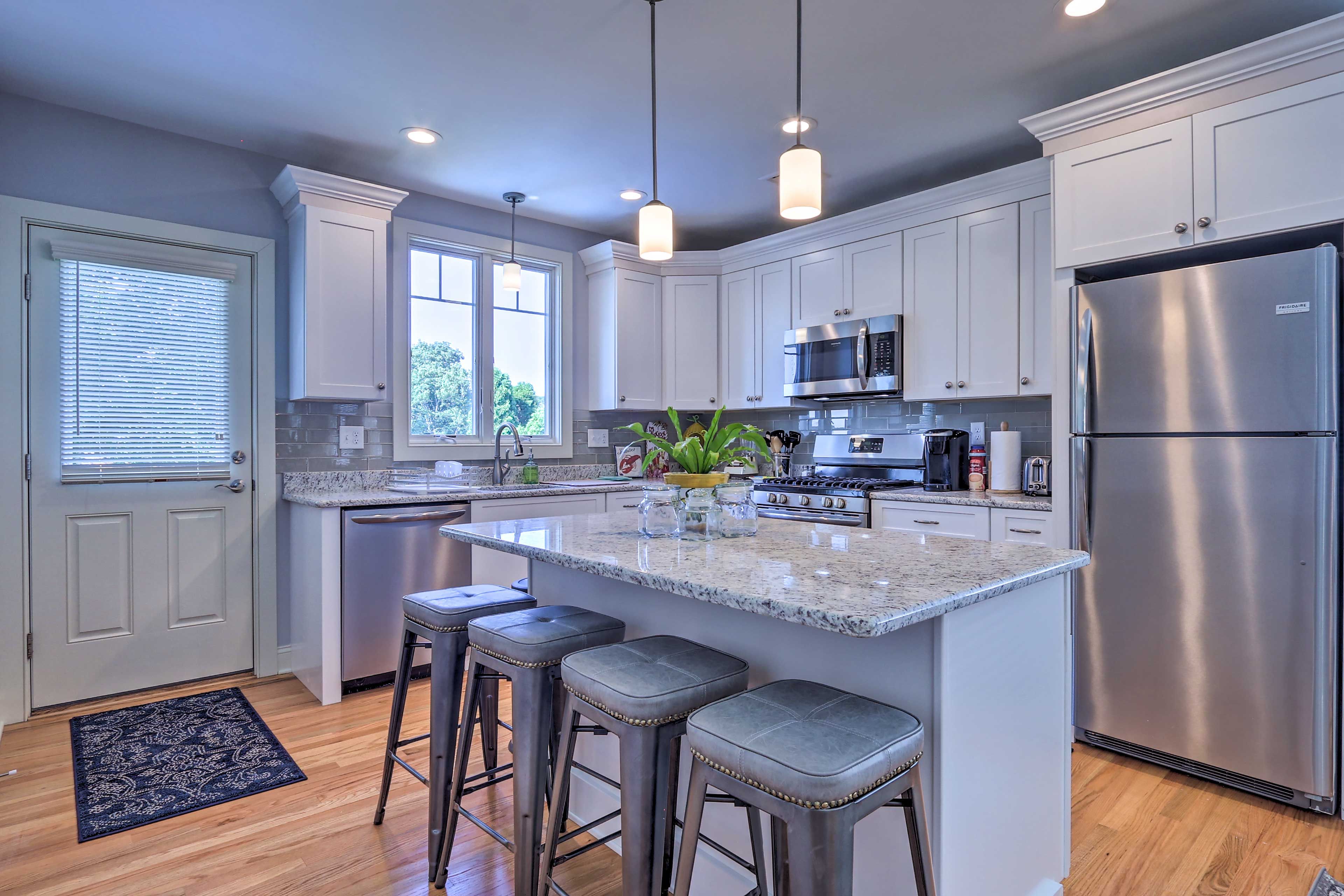 Fully Equipped Kitchen | Keurig | Blender | Crock-Pot
