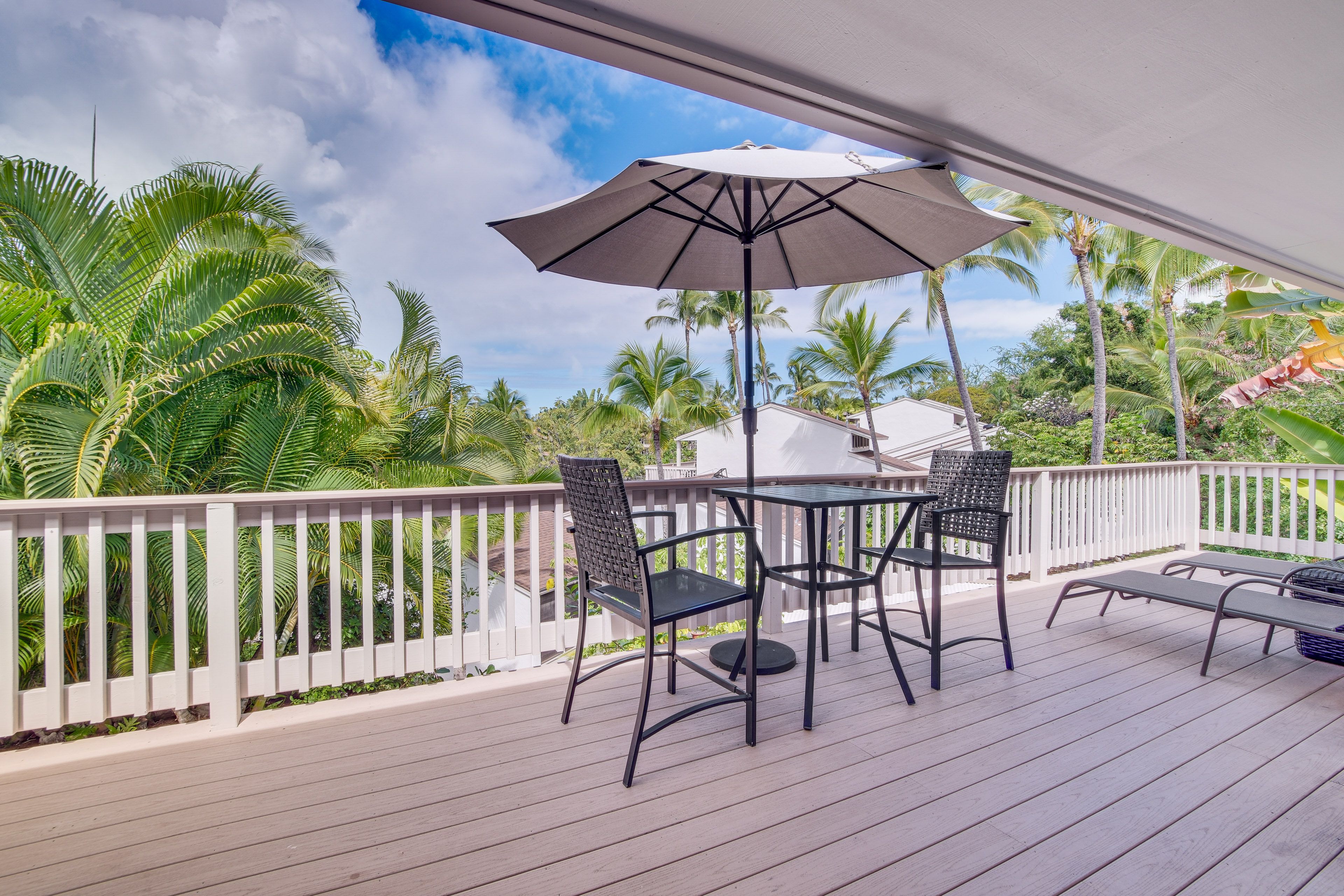 Private Lanai | Lounge Chairs