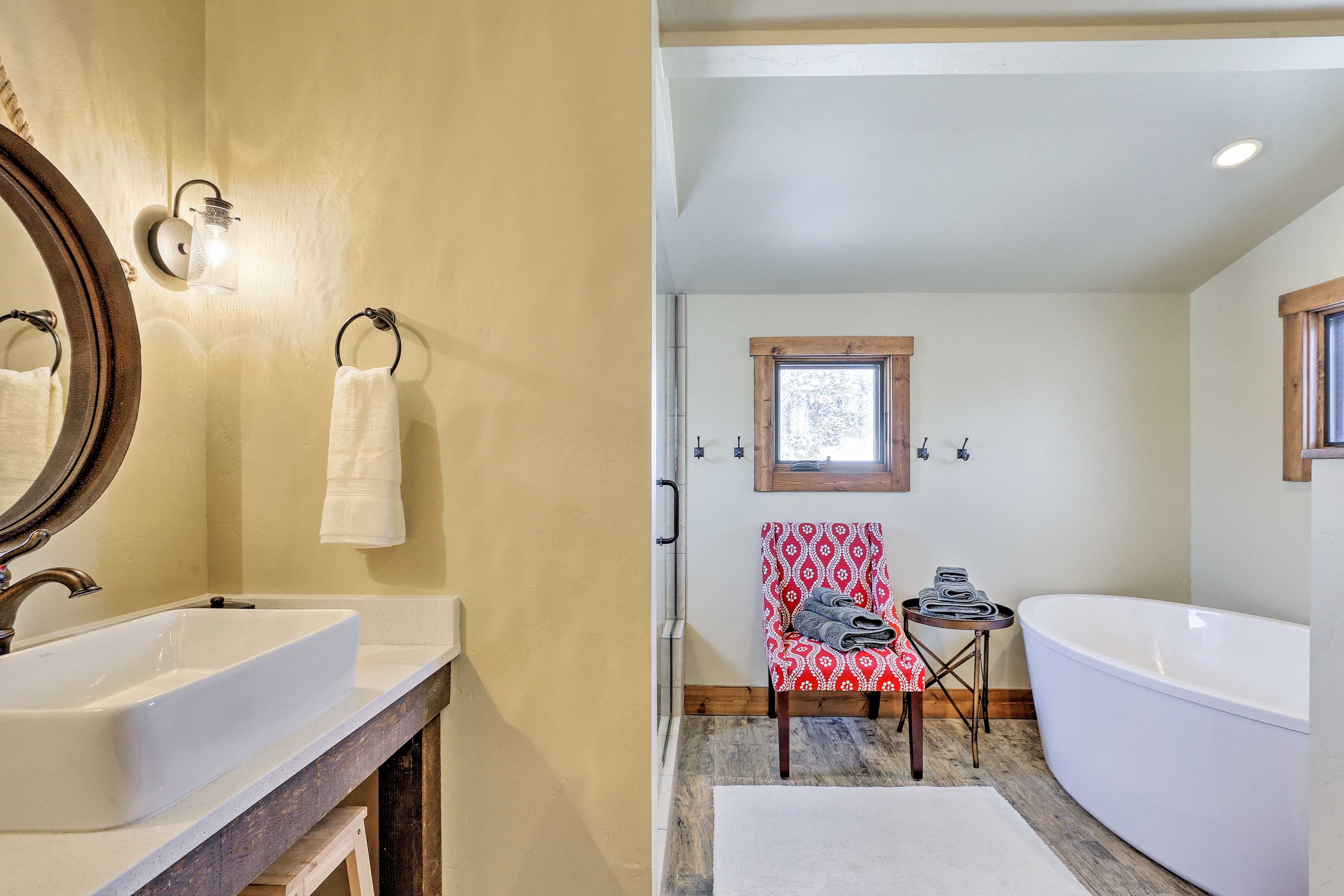 Full Bathroom | 2nd Floor