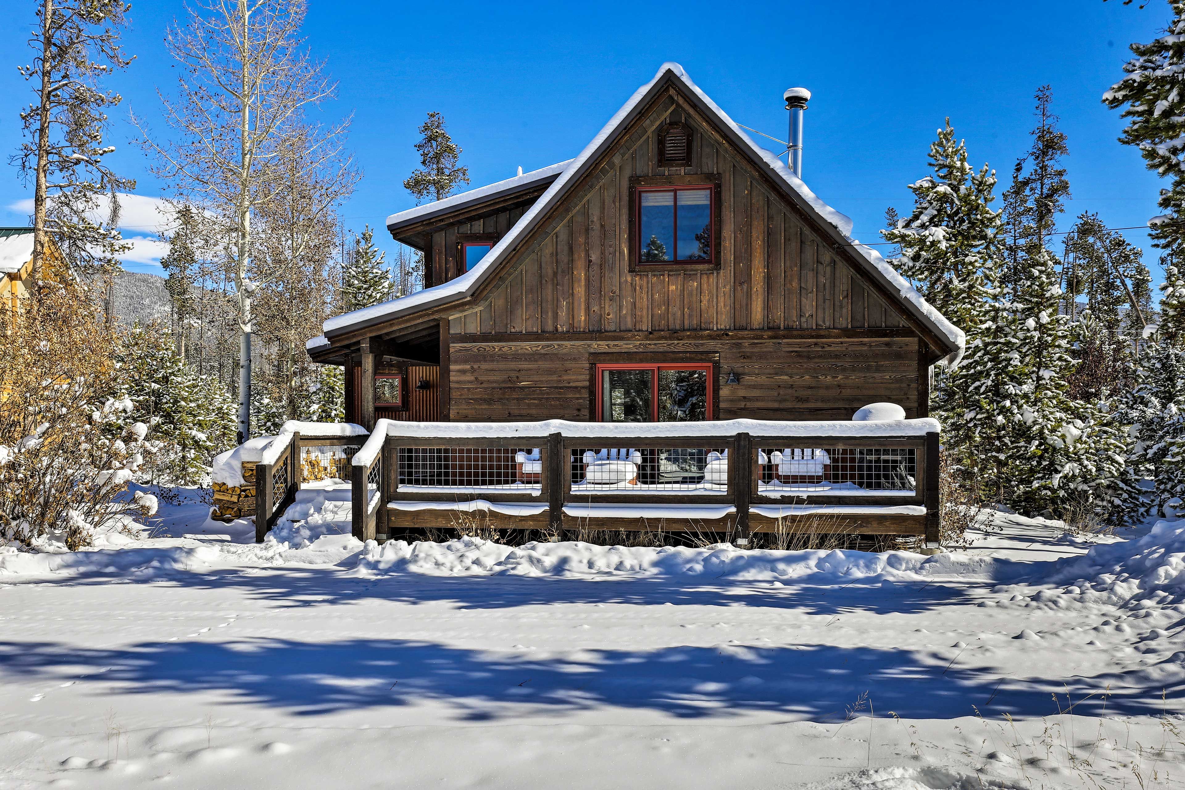 Cabin Exterior | Parking | Driveway (2 Vehicles)