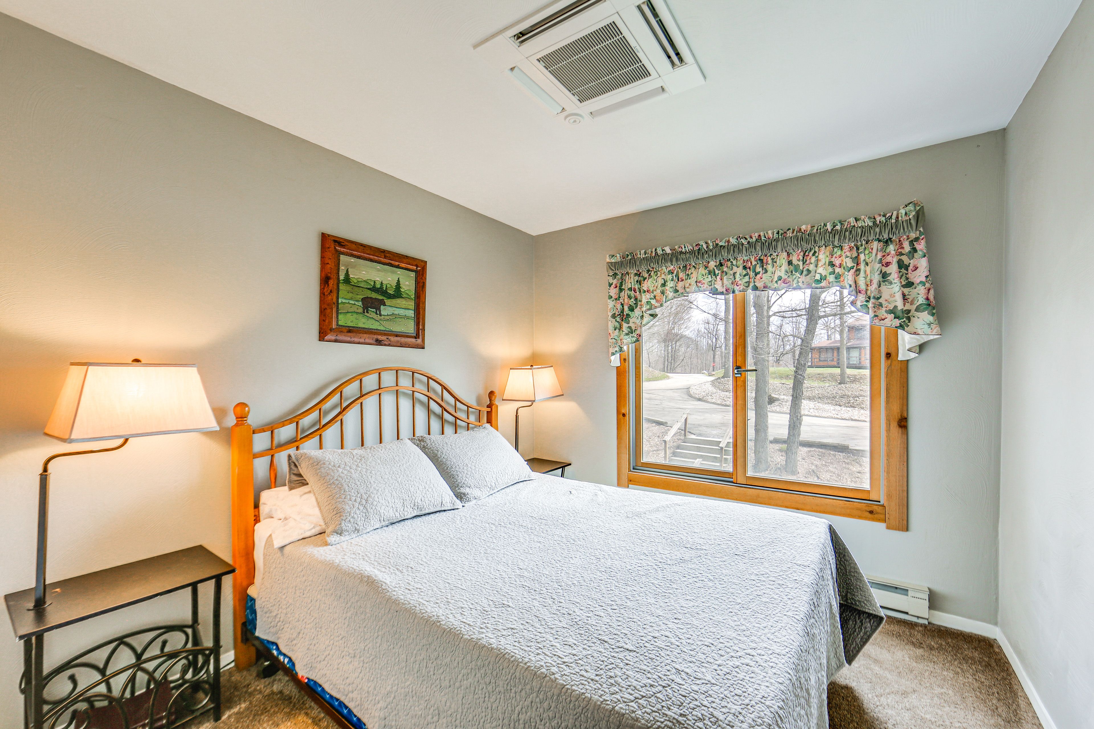 Bedroom 2 | Queen Bed