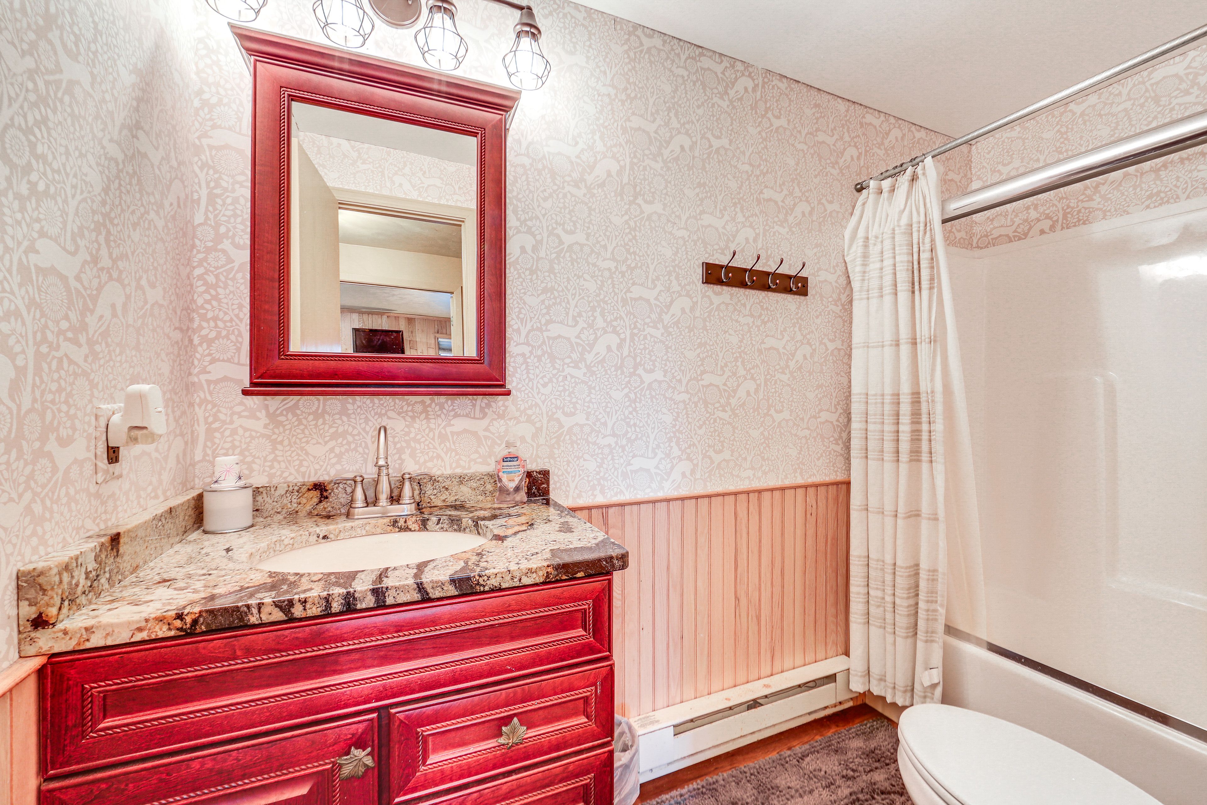 Full Bathroom 2 | Complimentary Toiletries