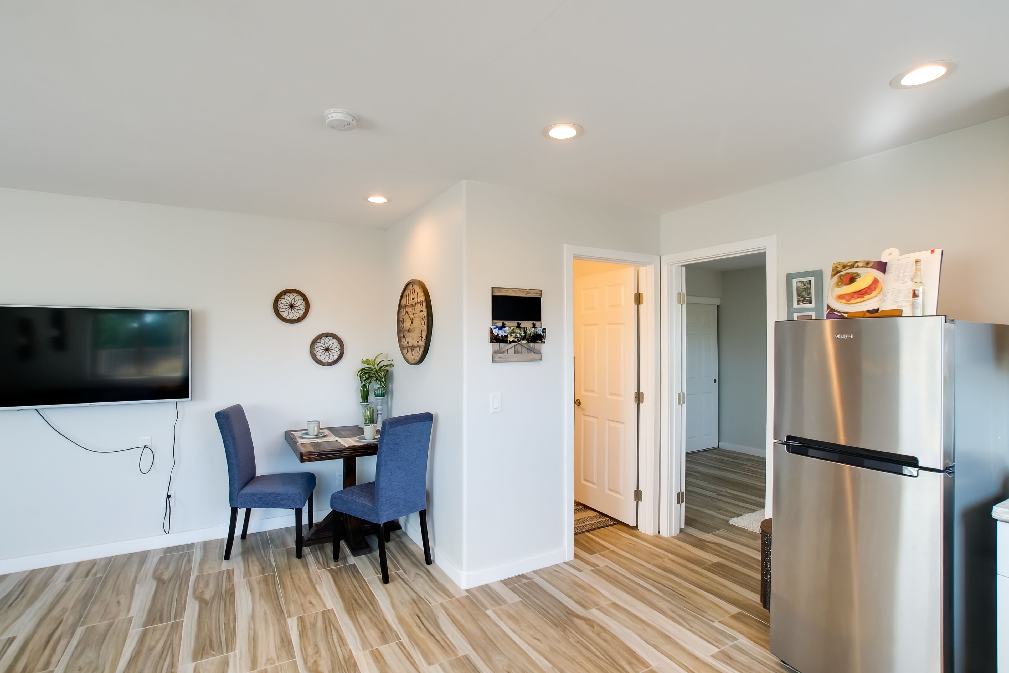 Dining Table | Dishware & Flatware Provided
