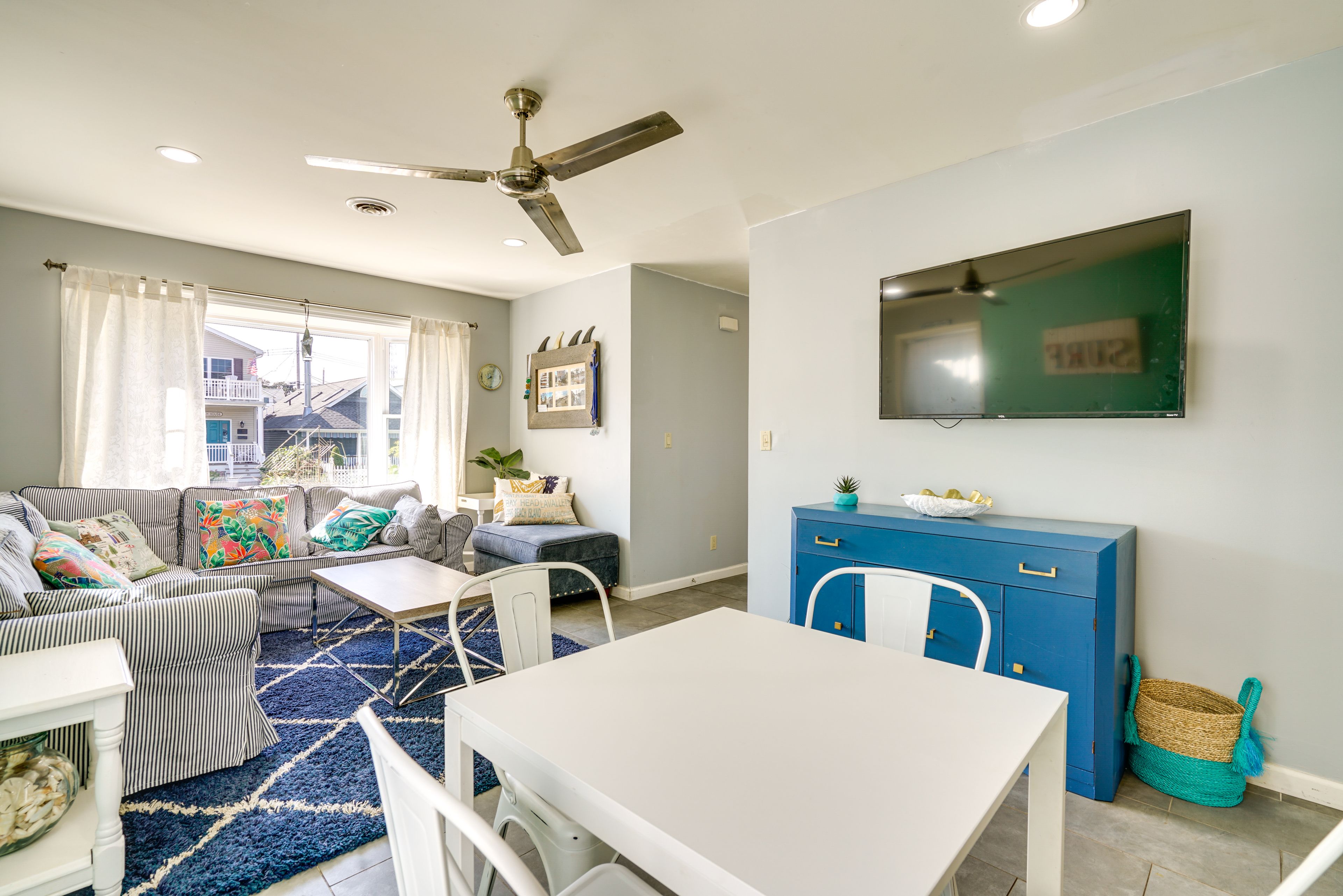 Dining Area | Dishes & Flatware Provided