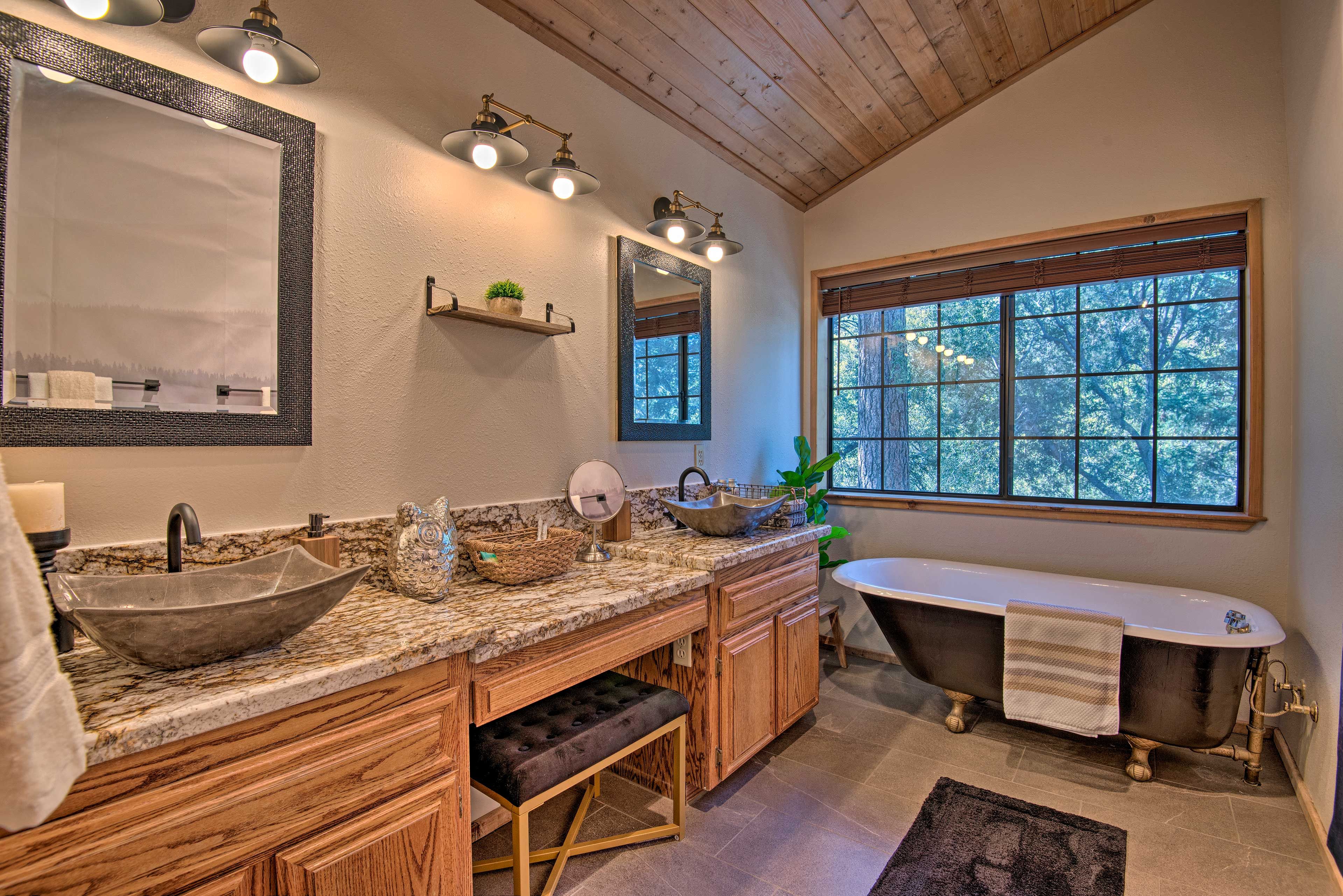 The en-suite bathroom features double sinks and a deep soaking tub.