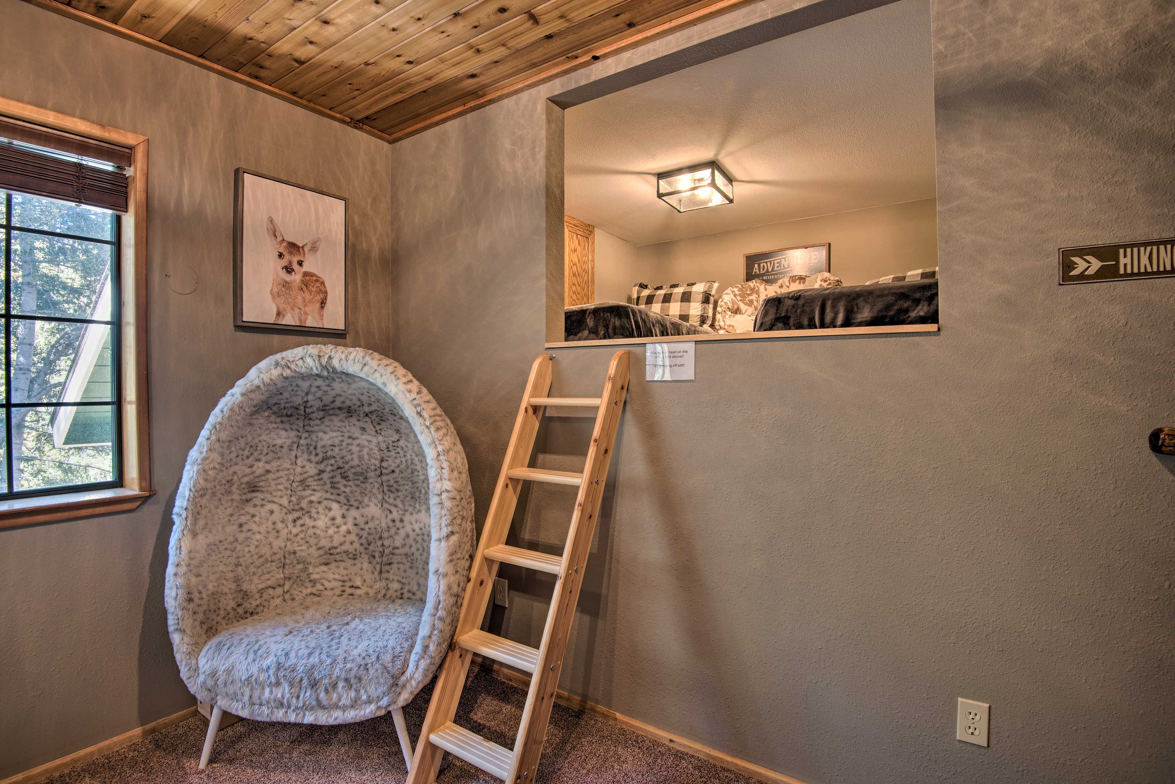 The little ones will love sleeping in the kids loft with 2 twin beds.