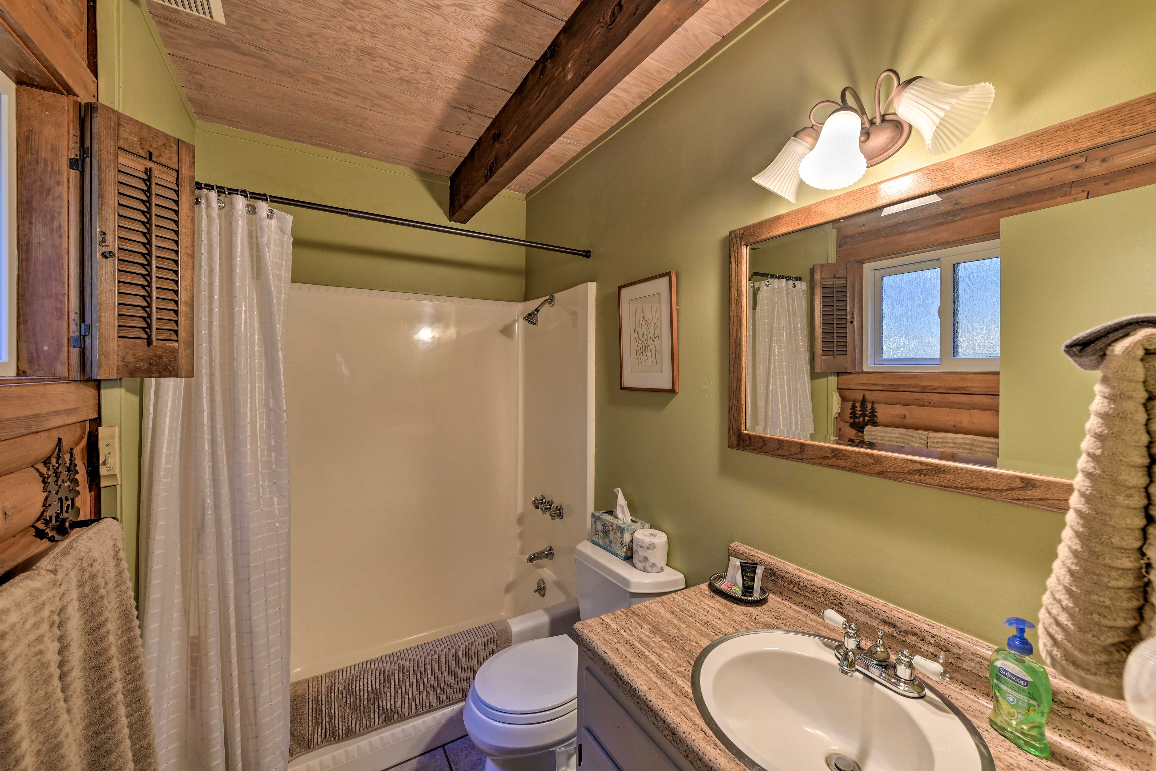 Full Bathroom | Towels & Linens Provided