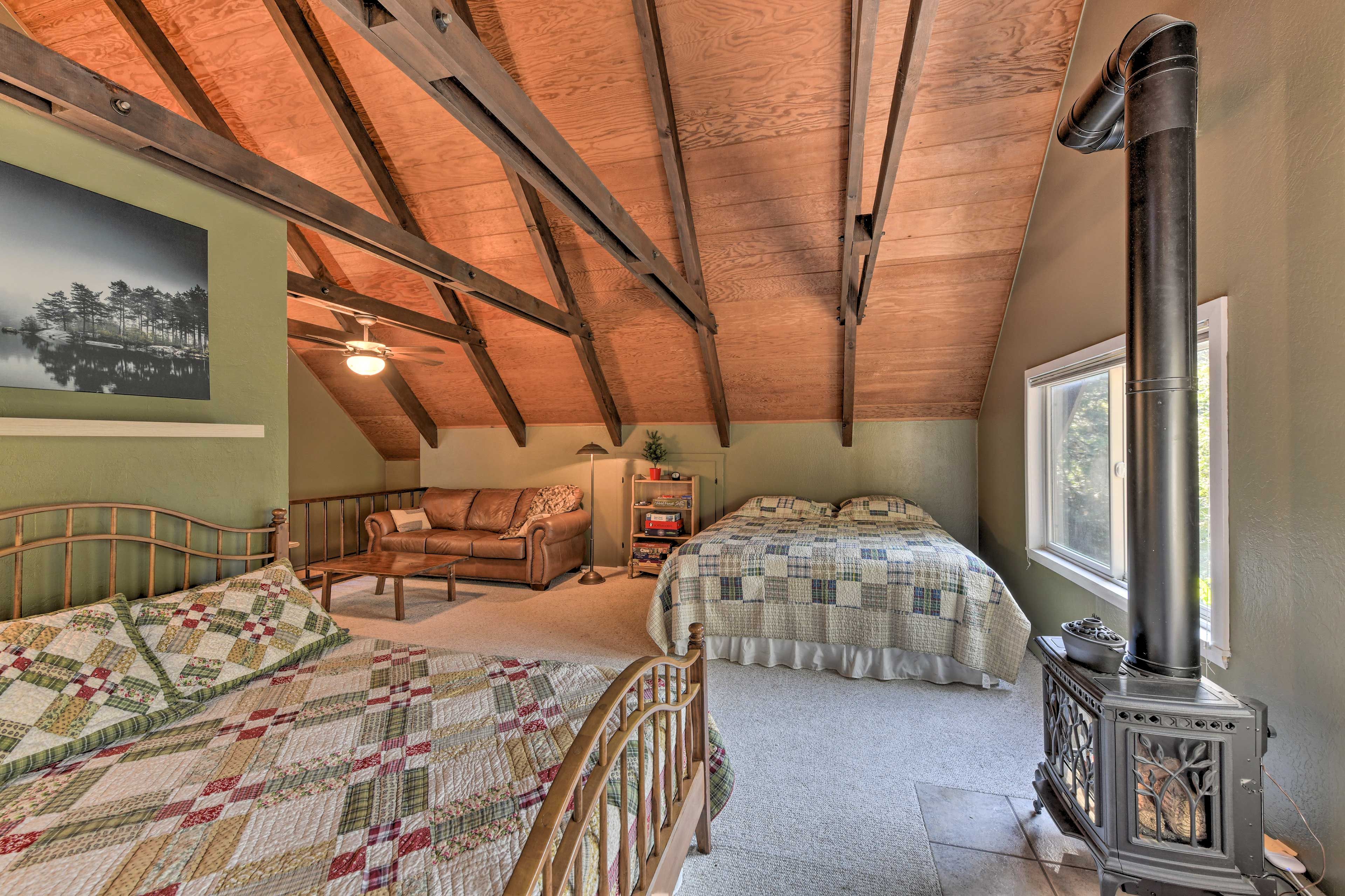 Bedroom 2 (Loft) | King Bed, Full Bed