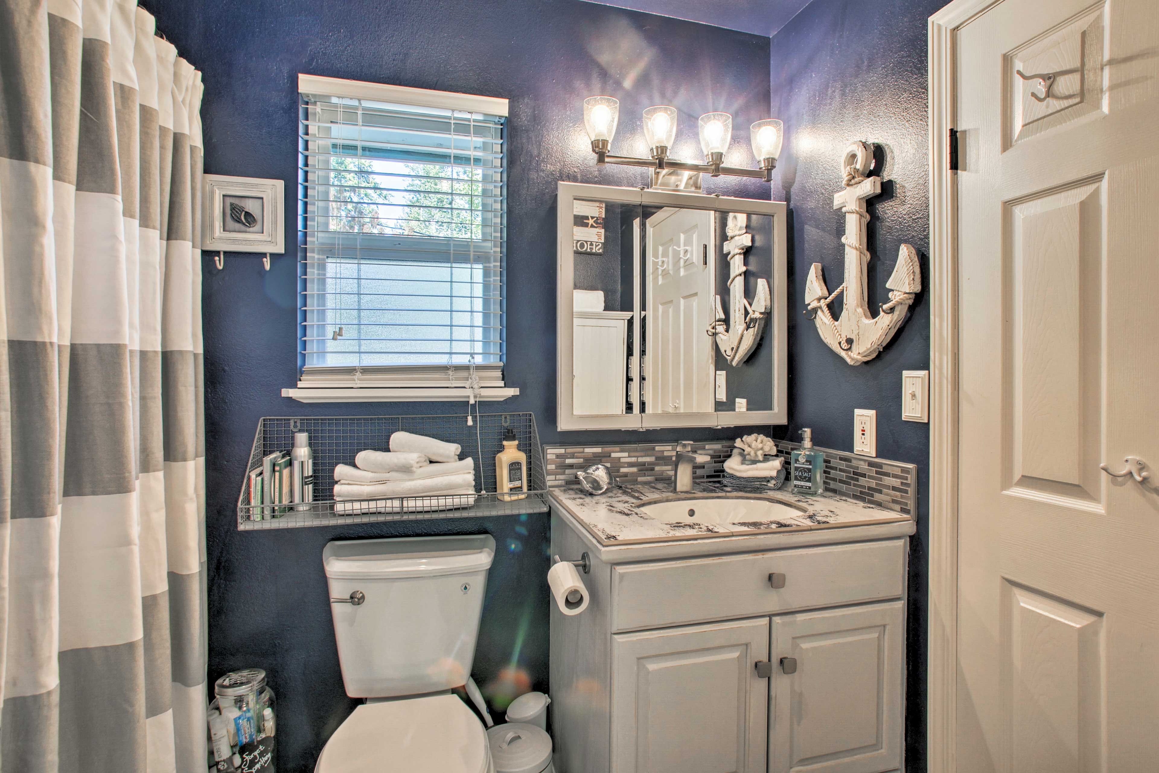 Full Bathroom | Towels & Linens Provided