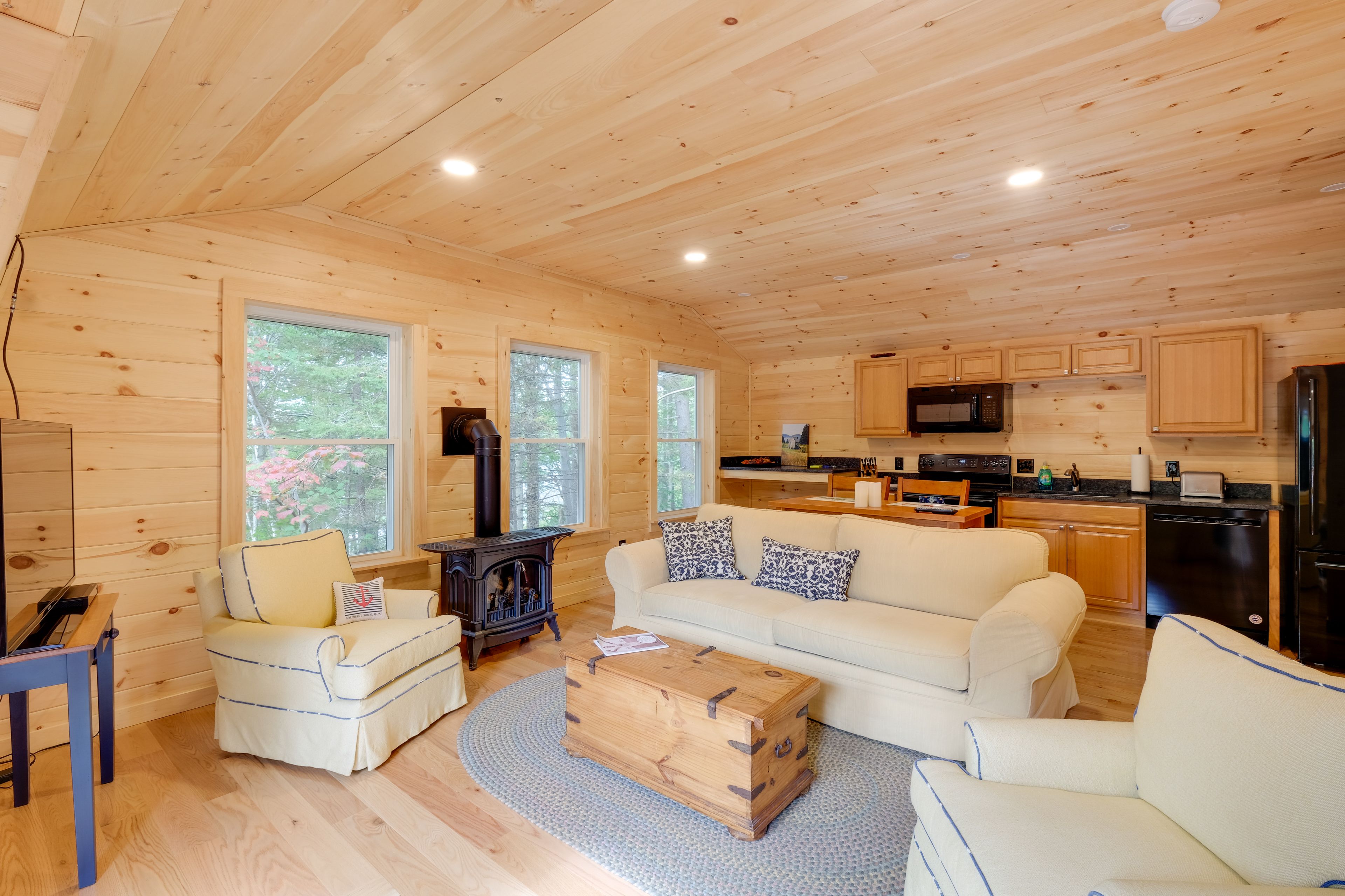 Interior | Open Floor Plan | Free WiFi
