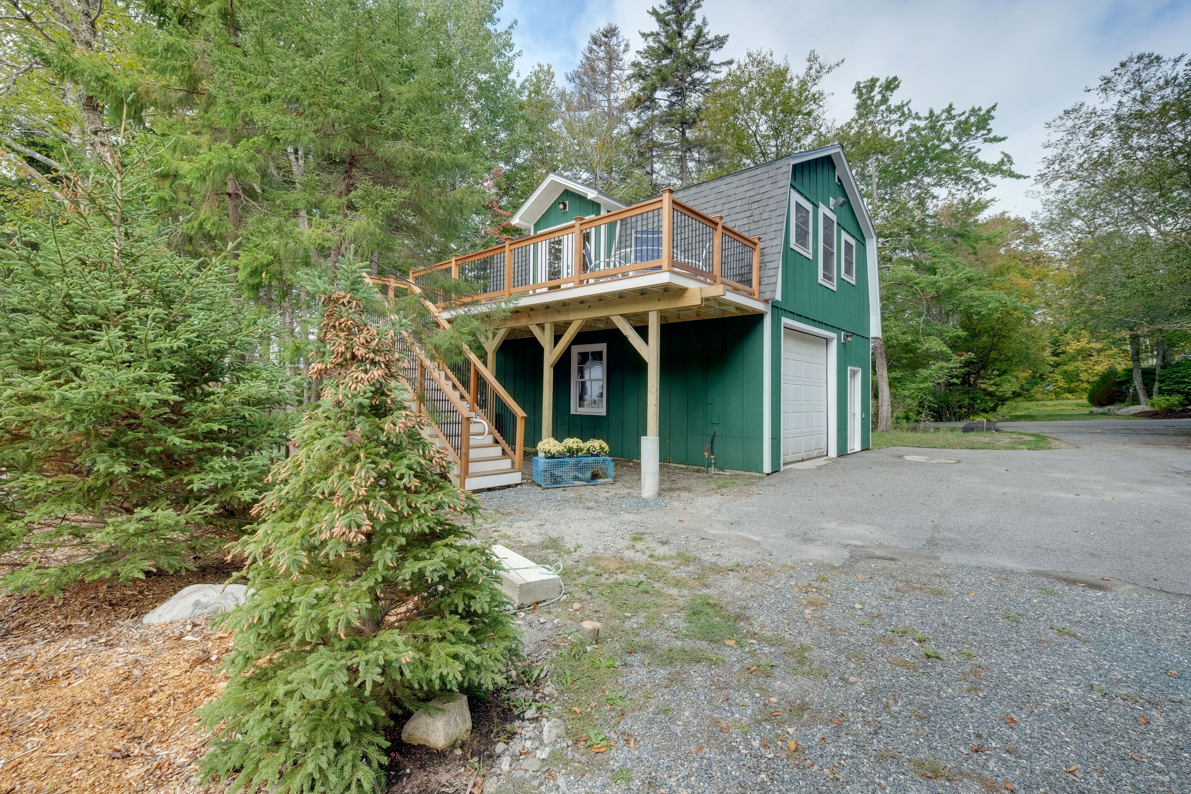 Exterior | 2nd-Floor Unit | Driveway Parking (1 Vehicle)