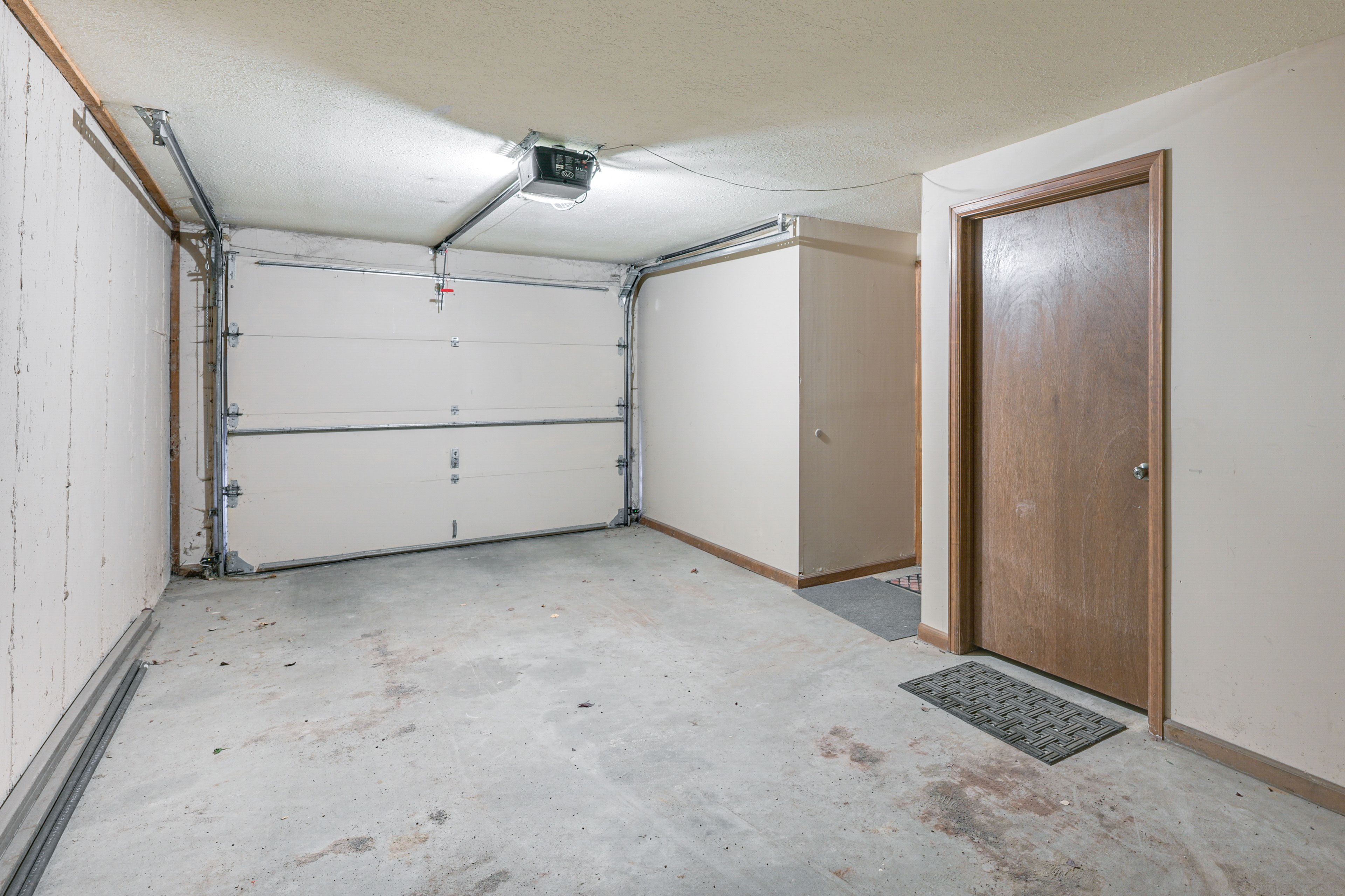Parking | Driveway (2 Vehicles) | Garage (1 Vehicle)